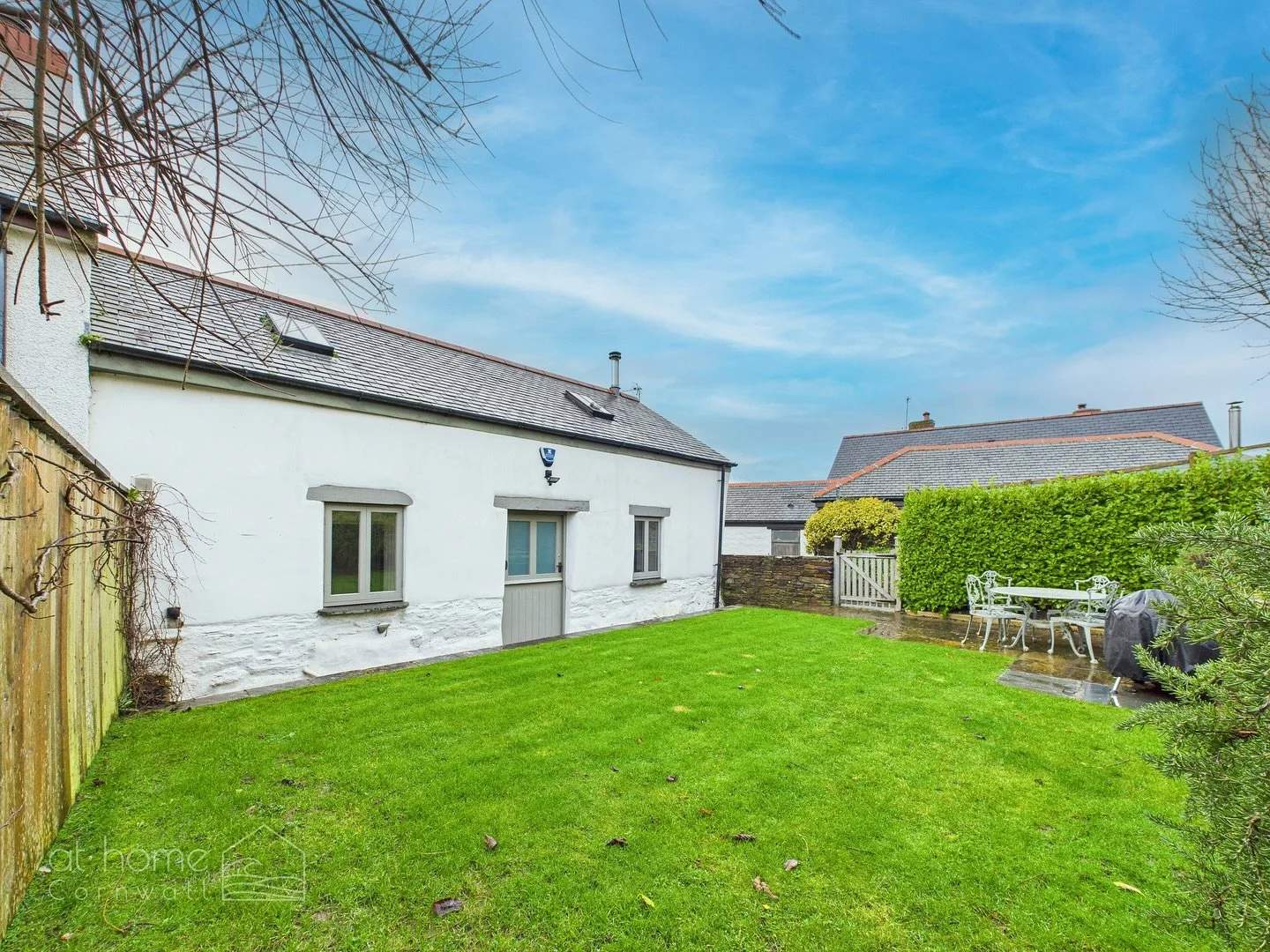 NEW LISTING ✨🏄&zwj;♀️

Crantock | Newquay 
&pound;400,000

Nestled in the very heart of Crantock, The Apple Barn is an impeccably presented two-double bedroom barn conversion that perfectly captures the charm and character of Cornish coastal living.
