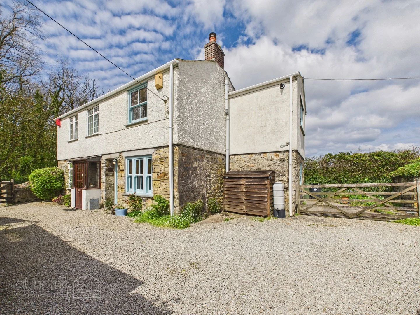 NEW LISTING ✨

Penpraze | Illogan | &pound;335,000

Nestled between Tehidy Woods and the dramatic North Cliffs of Portreath, this charming three-bedroom semi-detached cottage offers the perfect blend of countryside and coastal living. 
Ideally locate
