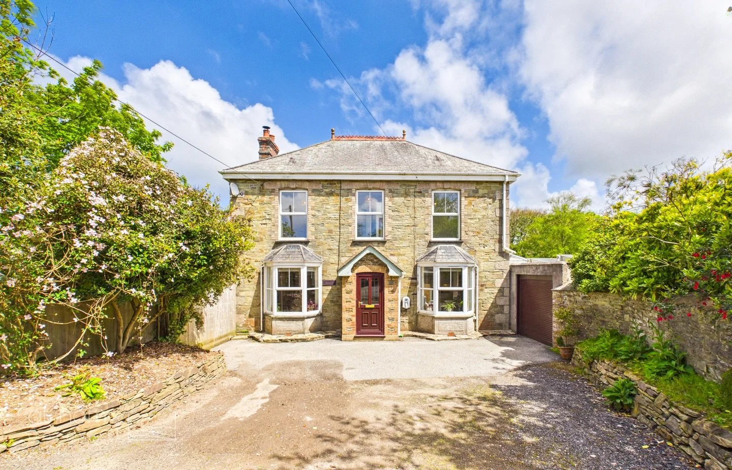 NEW LISTING ✨🏡

Promised Land | St Agnes 
&pound;830,000

A truly exceptional double-fronted period residence, offering a rare opportunity to own an elegant and substantial detached family home in the heart of St Agnes. 
Set within an idyllic rural 