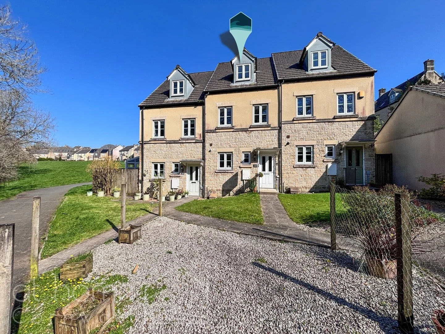 PRICE DROP ✨🏠 

Treffry Road | Truro
&pound;299,950

We&rsquo;re delighted to be marketing this beautifully appointed three-storey, three-bedroom family home, ideally situated within a quiet, sought-after residential development in Truro. 
Offering 