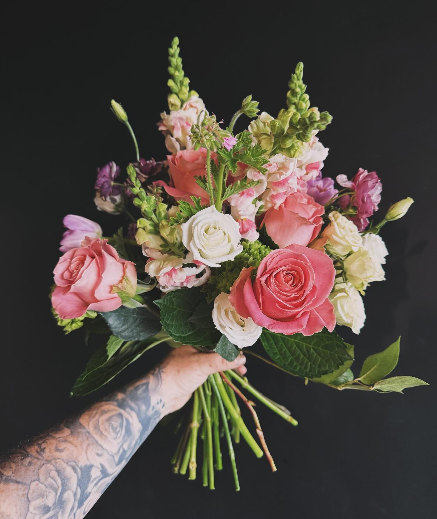 💞 Mother&rsquo;s Day Extended hours :
Tomorrow 10am-6pm
Saturday 10am-4pm
Sunday 9am-12pm
Come grab a custom hand tied bouquet 💐 

#handtiedbouquet #fleurshop #stembar #fleurshopquincy #florist #mothersdaybouquet #fleurforever #quincy #Wollaston #n