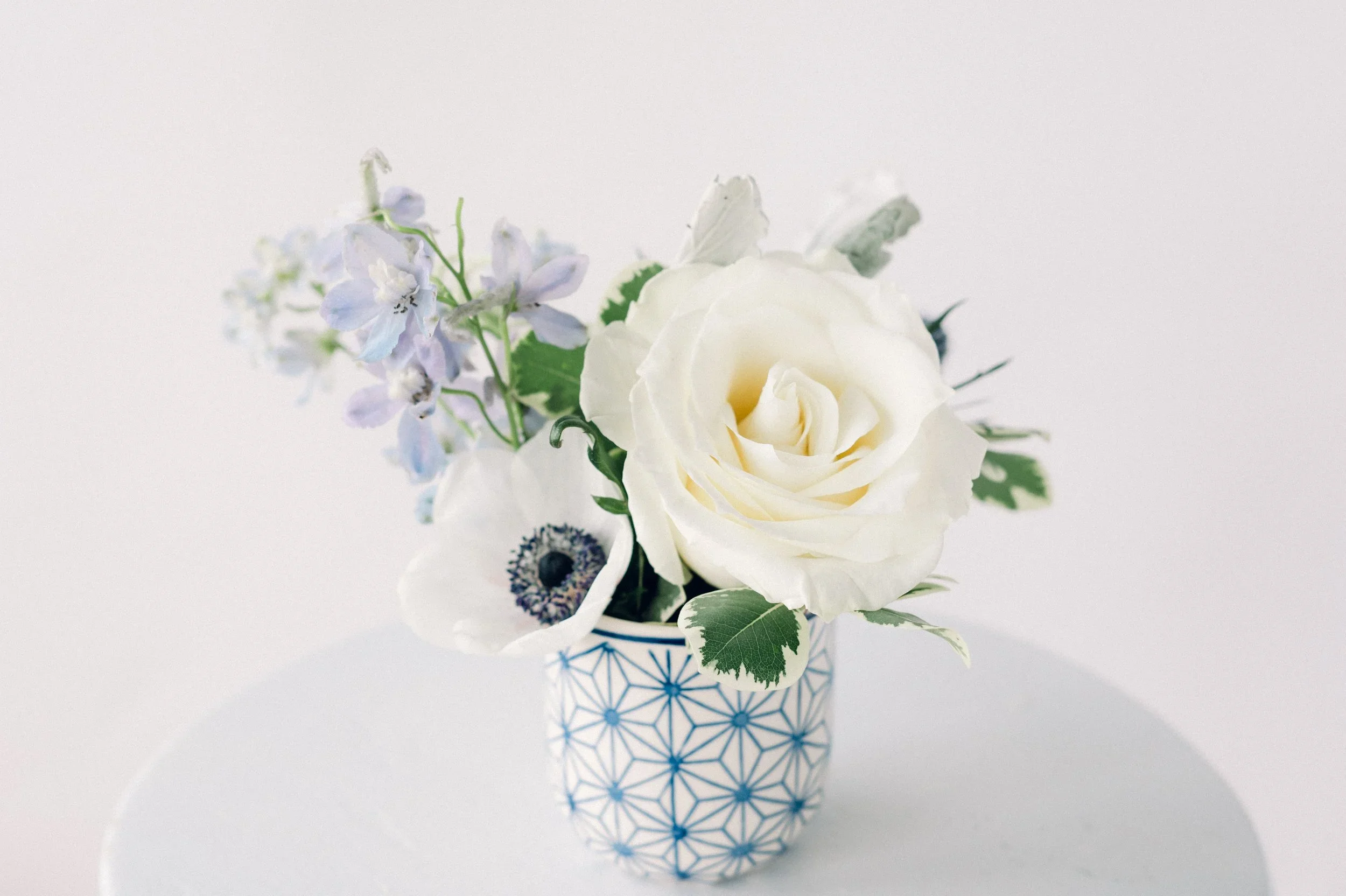 Breezy Mini in Blue and White Ceramic