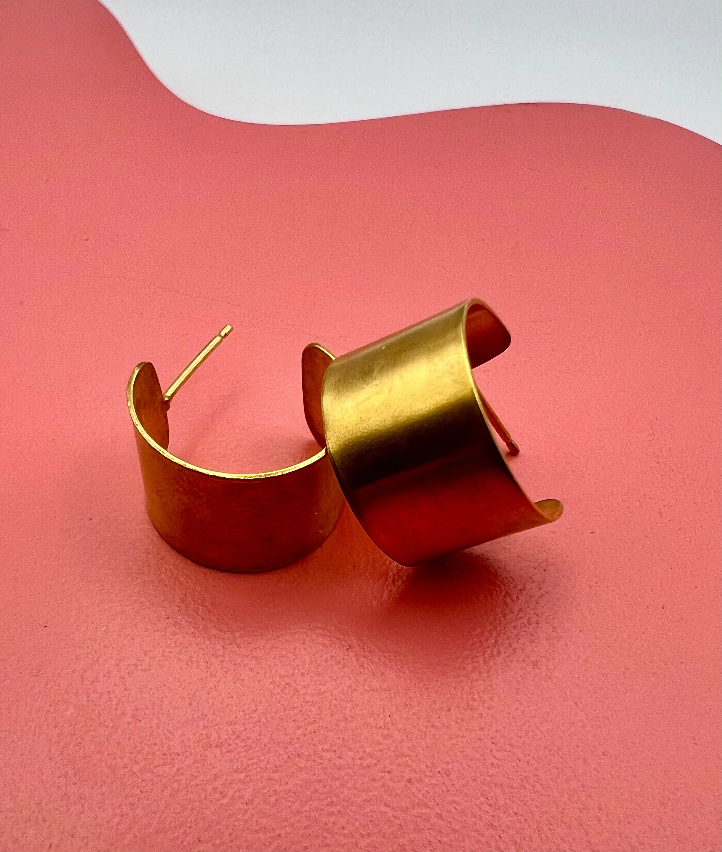 Stacey hill Wide Gold hoop earings Gold.jpg