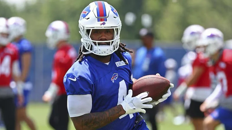 🚨 James Cook sits out at Bills camp 🏈

Buffalo Bills RB James Cook did not practice with the team on Sunday during training camp. Instead, the two-time Pro Bowler was seen working out on a stationary bike while teammates took part in drills. 🧊👀

