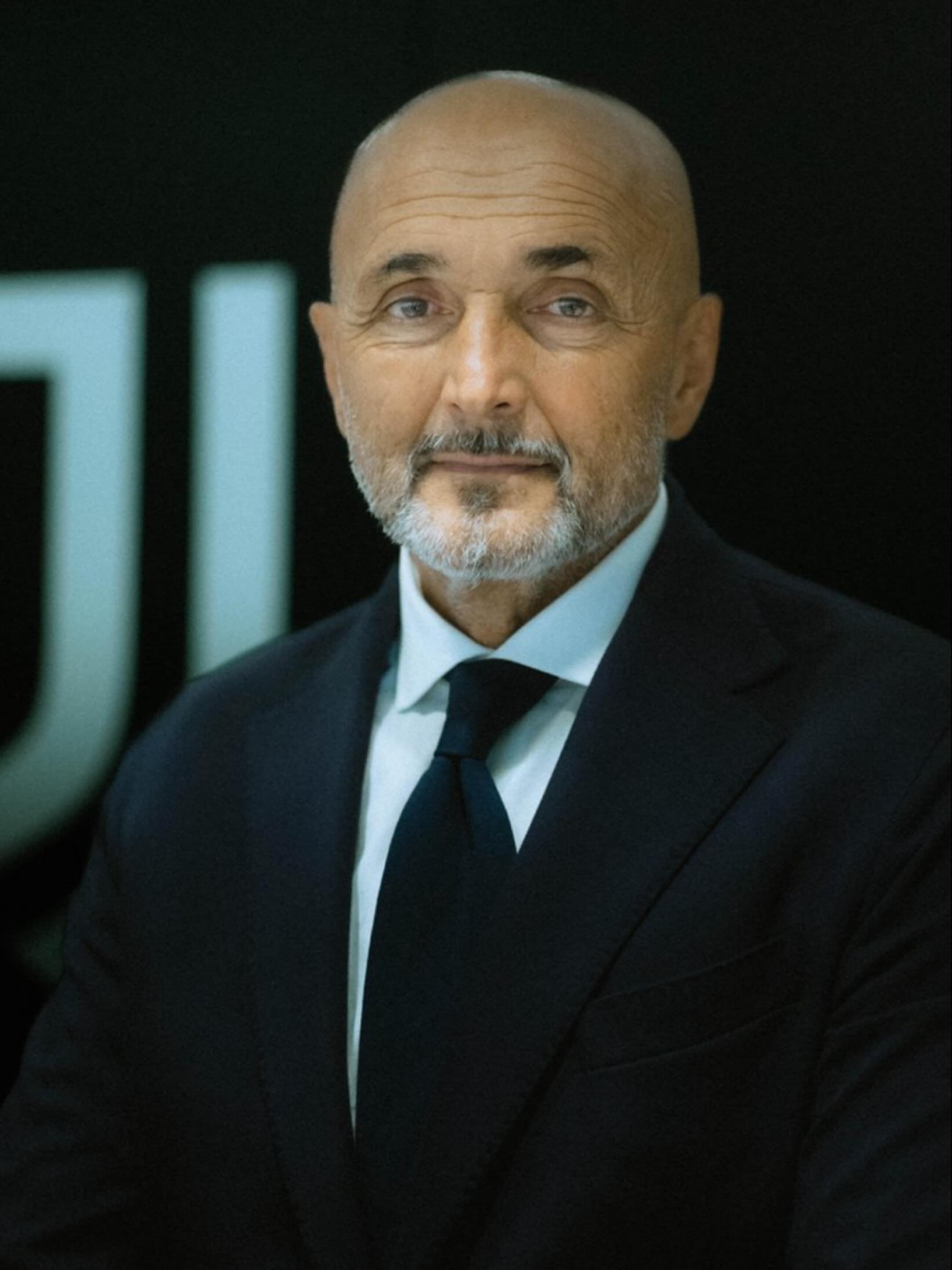 ⚫️⚪ Spalletti lands in Turin! 🇮🇹🔥
Juventus have officially appointed Luciano Spalletti as their new head coach ✍️
The former Roma, Inter Milan, and Italy boss &mdash; who left his national team role in June &mdash; has signed a contract until 2026