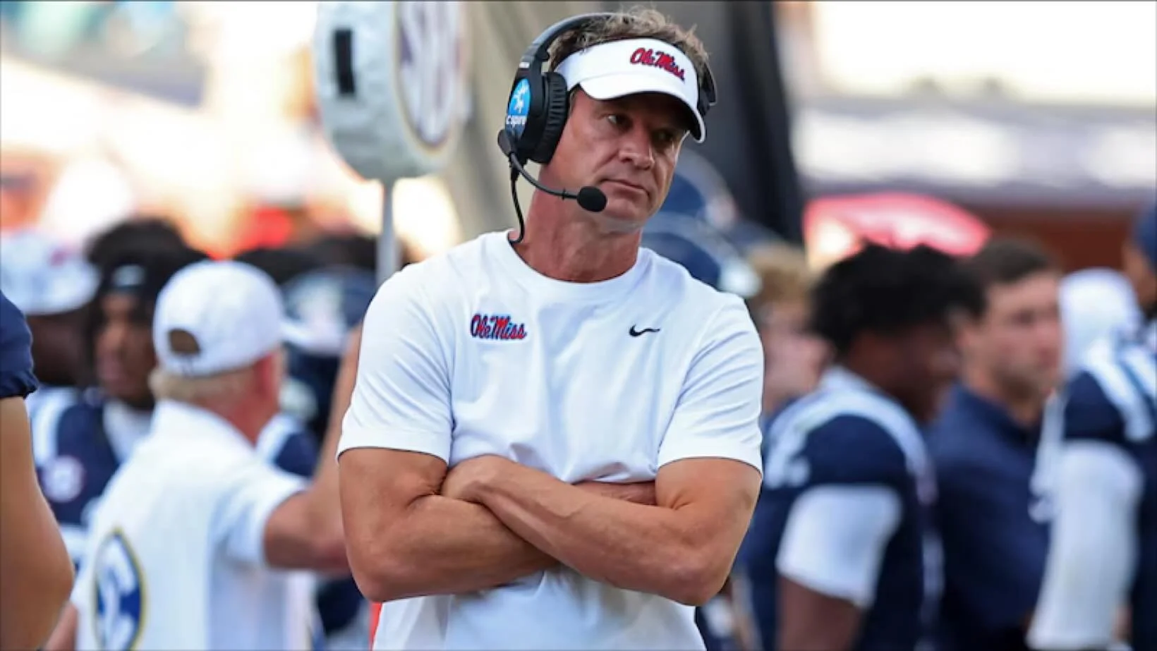 🔵🏈 Lane Kiffin to the NFL?
Ole Miss head coach Lane Kiffin has attracted interest from the Tennessee Titans, who are exploring candidates for their head coaching vacancy 👀🔥
A potential college-to-NFL jump on the cards?
#LaneKiffin #OleMiss #Tenne