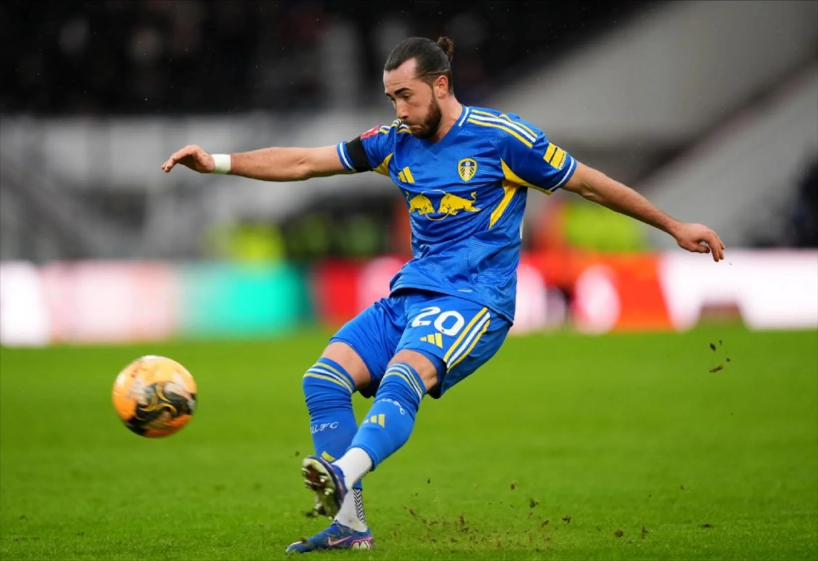 🟣⚪ Harrison heads to Serie A! 🇮🇹✈️

Fiorentina have completed a season-long loan for Jack Harrison from Leeds United ✍️

🔄 The deal includes an option to buy for around &pound;6m (&euro;7m).
📊 Harrison, 29, made 13 appearances for Leeds this sea