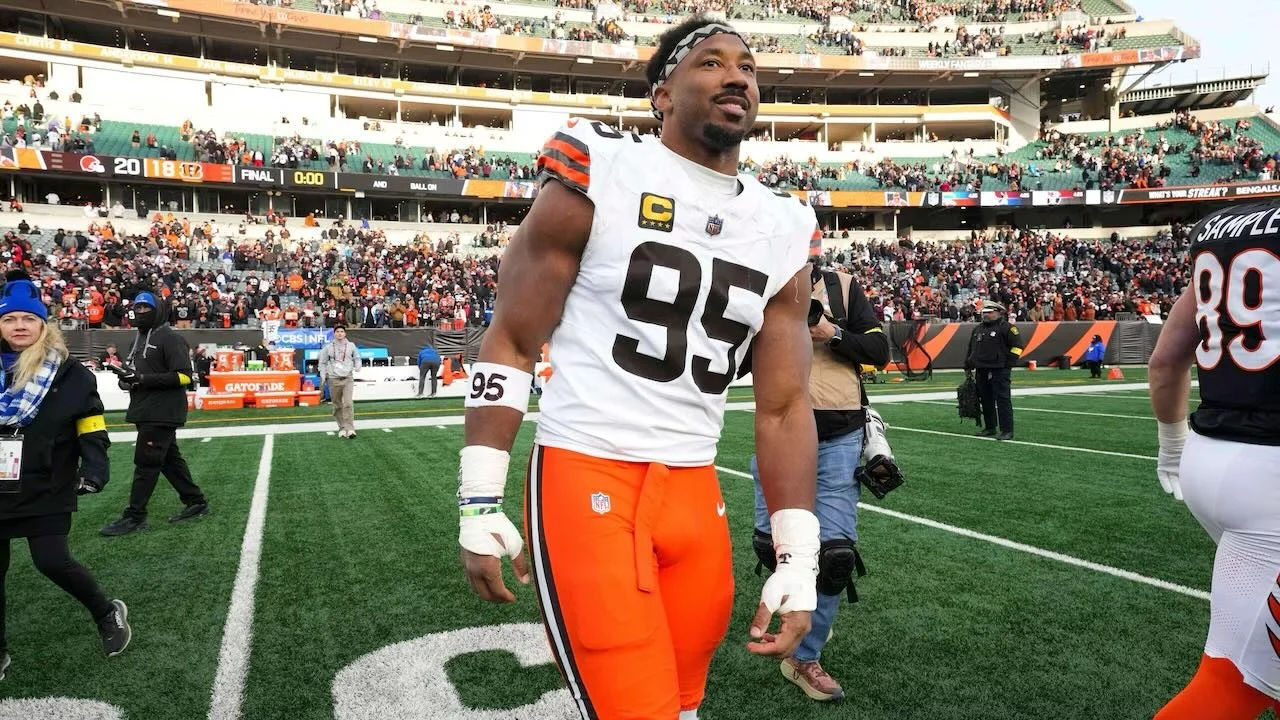 🟤🏈 Myles Garrett adjusts deal for Browns! 💰

Myles Garrett has agreed to modify his contract with the Cleveland Browns to give the team more salary cap flexibility 👏

📊 Key changes:
&bull; Option bonuses (2026&ndash;2028) pushed to 7 days before