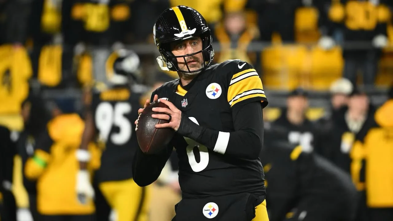 🐎🏈 Broncos NOT in for Rodgers! ❌

Rumours linking the Denver Broncos with Aaron Rodgers have been shut down &mdash; with reports stating there is a &ldquo;zero percent&rdquo; chance of a move 👀🚫

Looks like Denver won&rsquo;t be making a play for