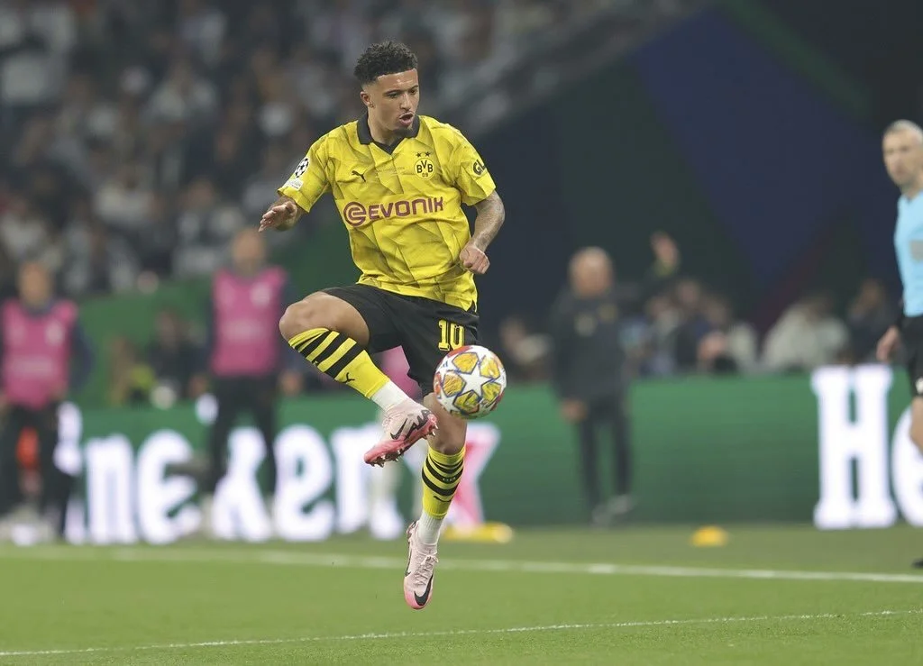 🟡⚫ Dortmund confirm Sancho interest! 👀🔥

Borussia Dortmund managing director Lars Ricken has confirmed the club are considering an offer for Jadon Sancho ✍️

Sancho is set to become a free agent on June 30 after his Manchester United contract and 