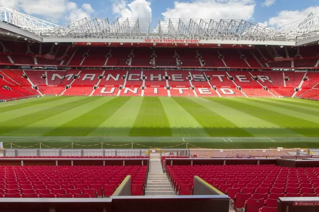 🔴🛒 Big summer incoming at Manchester United? 👀

Manchester United reportedly want AT LEAST five new signings this summer ✍️🔥

The club&rsquo;s priorities are said to be:
⚙️ 3 central midfielders
⬅️ A left-back
🎯 A back-up striker

Reports also s