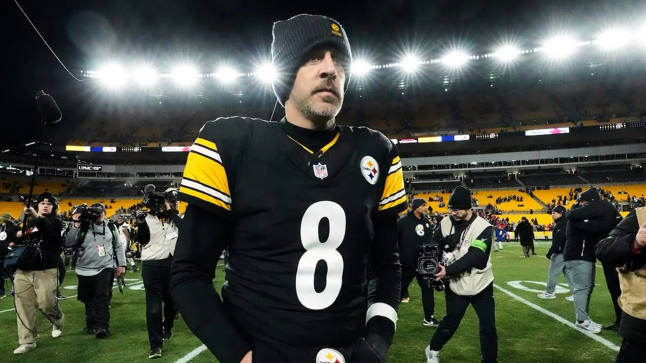 🖤💛 Aaron Rodgers gets final-career payday in Pittsburgh 👀🏈

Aaron Rodgers has signed a one-year deal with the Pittsburgh Steelers for the 2026 season ✍️

📊 Contract details:
💰 $22M fully guaranteed
🎯 Up to $25M with bonuses &amp; incentives

I
