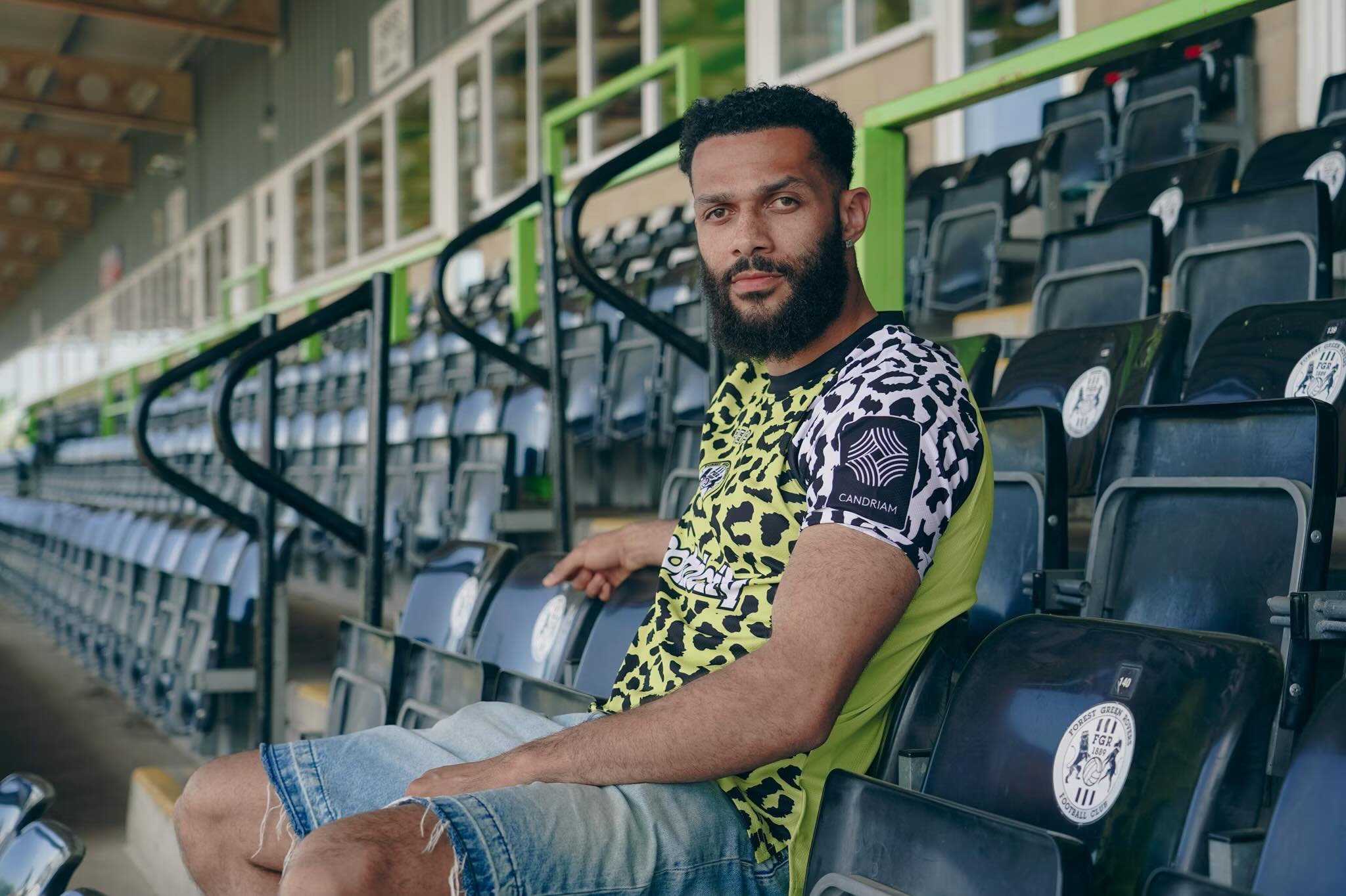 🟢✍️ Forest Green sign Kyle Ajayi!

Forest Green Rovers have completed the permanent signing of Kyle Ajayi from Hemel Hempstead Town 🔥

The commanding left-footed centre-back has signed a TWO-year deal after impressing during a strong campaign in Na