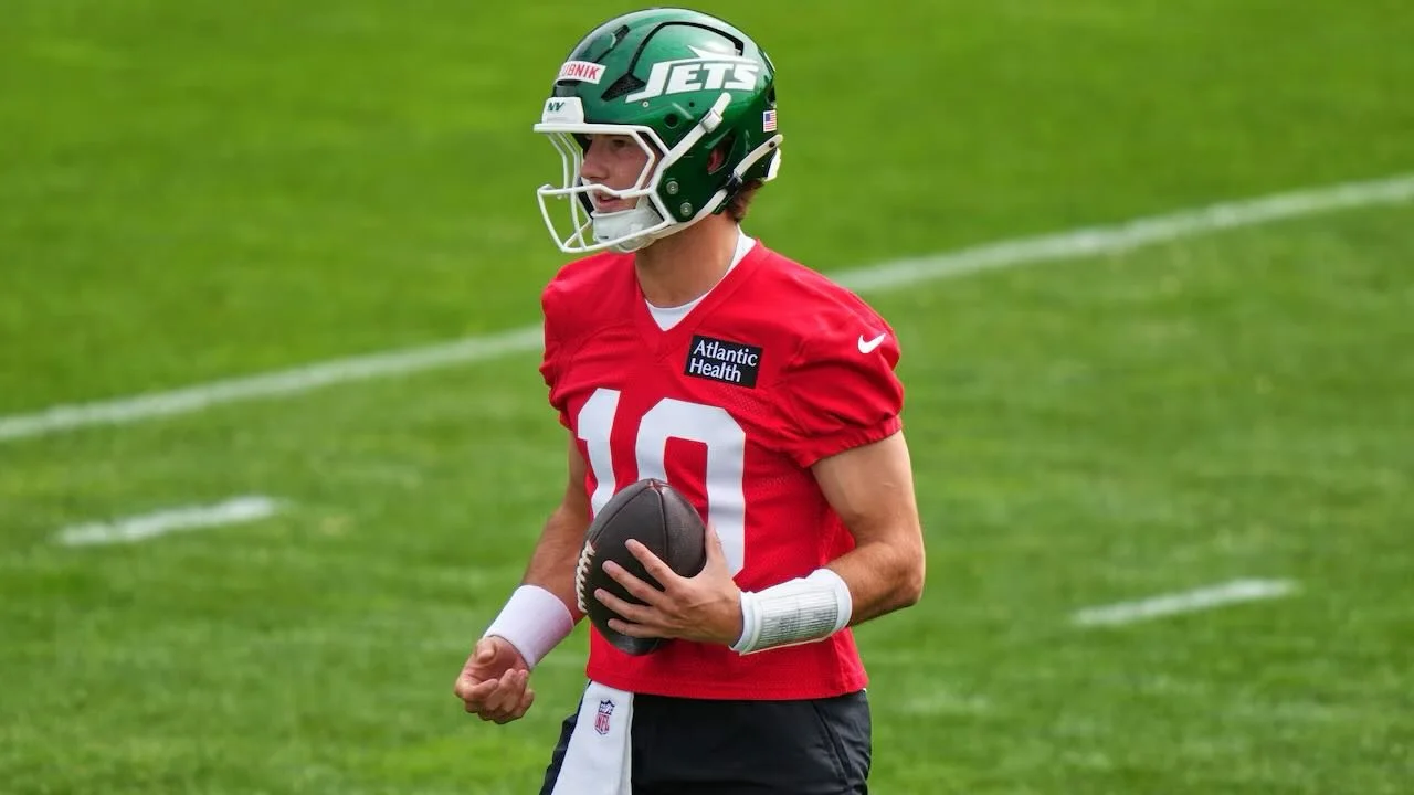 🏈👀 Cade Klubnik could win Jets backup QB job

The New York Jets are reportedly giving rookie QB Cade Klubnik the chance to compete for the backup role behind Geno Smith 🔥

New York have not yet signed a veteran backup as they want to evaluate Klub