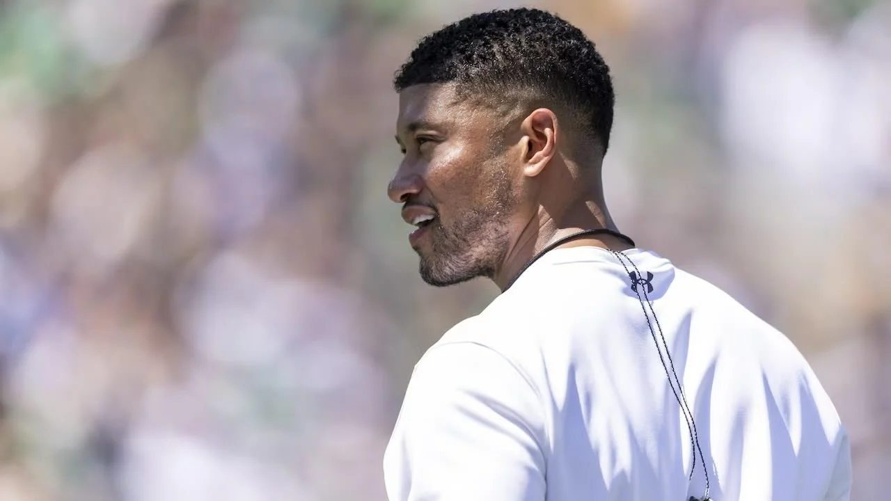 🏈☘️ Marcus Freeman turned down NFL interest

Marcus Freeman says he received strong NFL interest over the past two years but chose to stay with Notre Dame Fighting Irish 💚💛

Speaking on Josh Pate&rsquo;s College Football Show, Freeman admitted:
🗣
