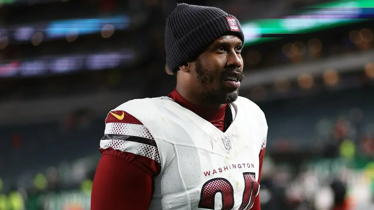 🏈👀 Von Miller pushing for Broncos return

Free-agent linebacker Von Miller is reportedly hoping for another spell with the Denver Broncos 🔥

The Super Bowl 50 MVP remains unsigned as offseason workouts begin, but has admitted he&rsquo;s been lobby