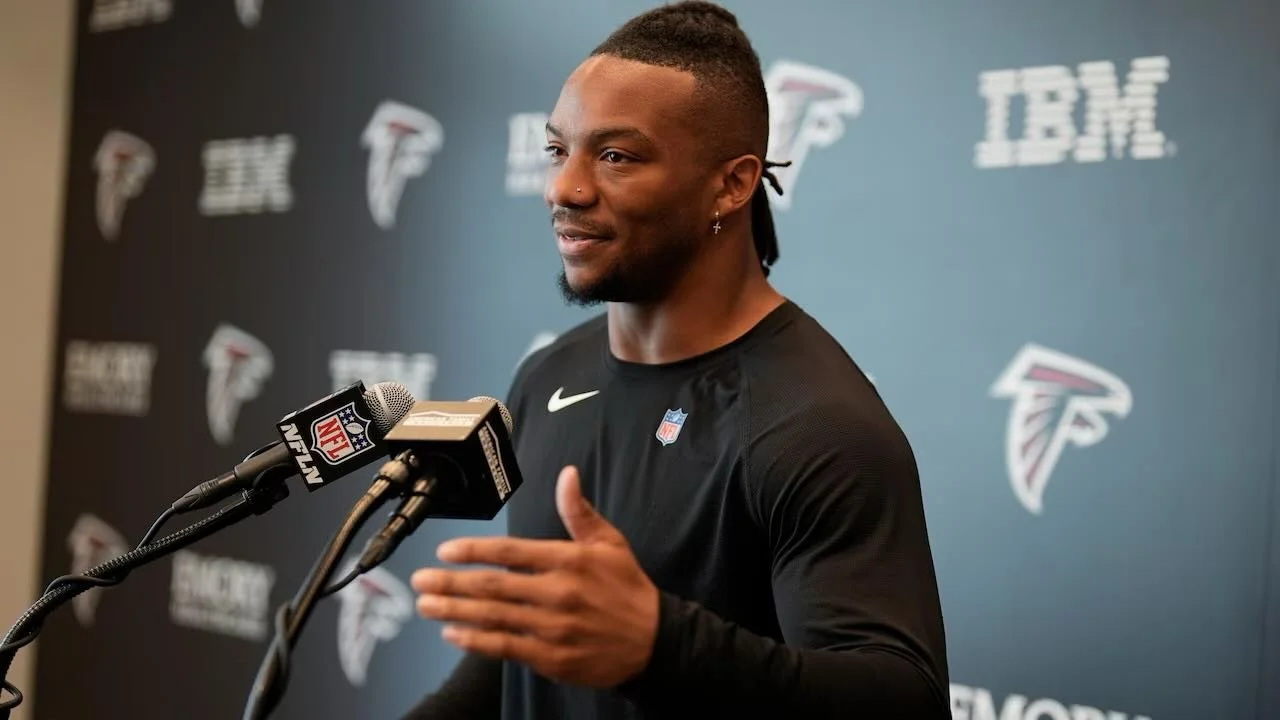 🏈💰 Falcons lock up Drake London &mdash; and Bijan could be next!

The Atlanta Falcons have signed star wide receiver Drake London to a massive four-year, $141 million extension ✍️🔥

📊 Contract value:
💵 $141 million
📅 4 years

Meanwhile, multipl