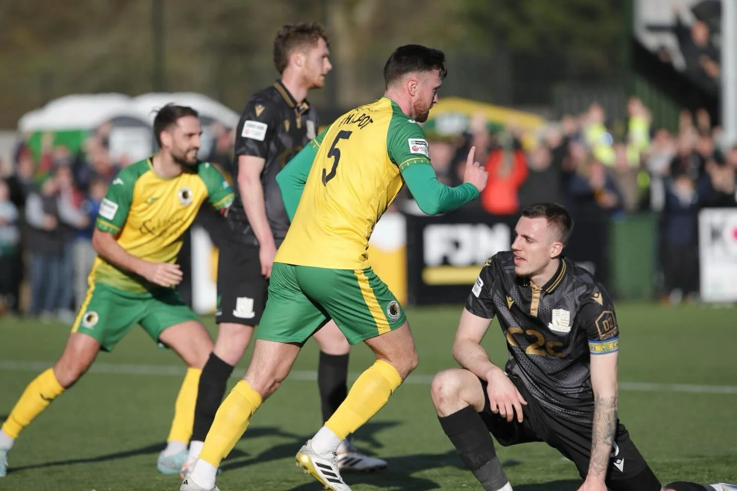 🟡⚪ Isaac Philpot returns home to Dorking!

Isaac Philpot has left Horsham to rejoin his hometown club Dorking Wanderers ✍️

The classy centre-back was a hugely important figure at Horsham, becoming the club&rsquo;s 12th player to reach 100 appearanc