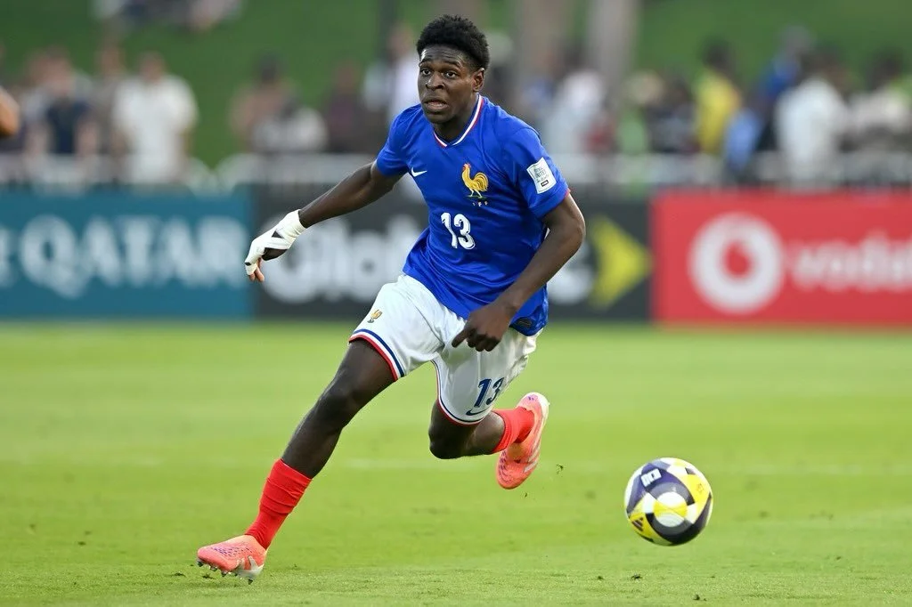 🔴⚪ Arsenal make move for PSG wonderkid!

Arsenal have reportedly approached Emmanuel Mbemba over a free-transfer move this summer 👀

The 18-year-old defender is currently with Paris Saint-Germain, who are said to have offered him a new contract ✍️
