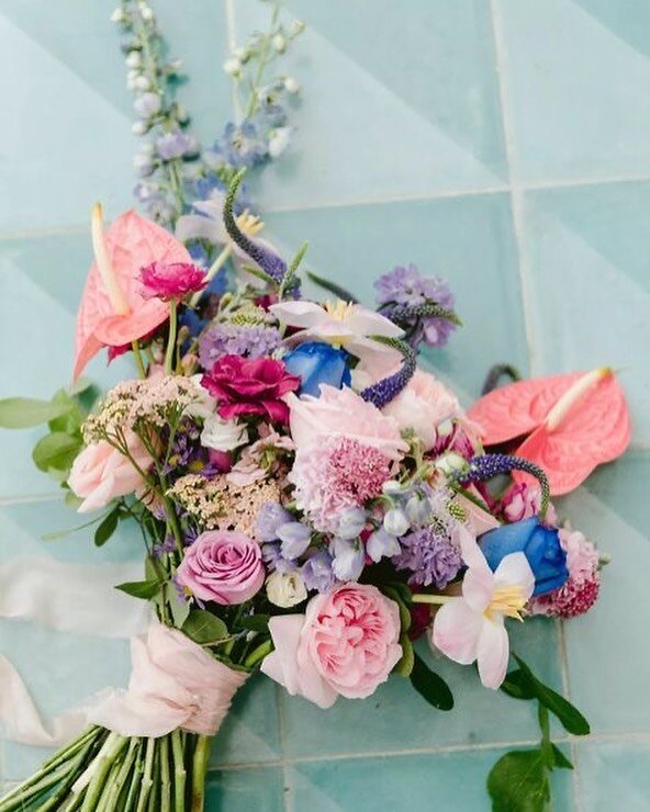 My very own bridal bouquet is featured on @theknot&rsquo;s list of &ldquo;Prettiest Pink Wedding Bouquets&rdquo; 🥰 It was a literal dream conceptualize this design and thanks to @marialimon_ who helped me bring it to life! Link in bio for article🌷✨