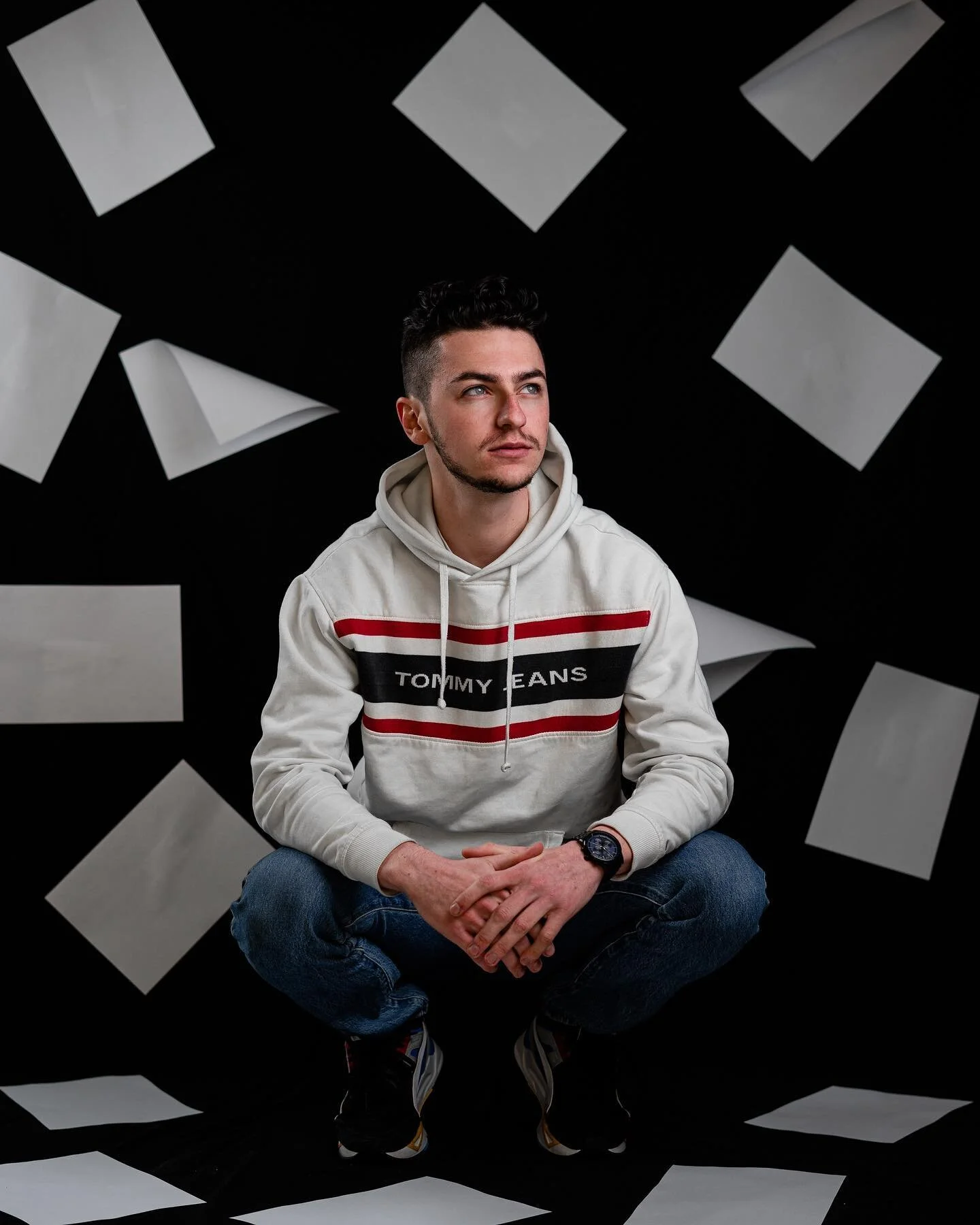Moi qui r&eacute;fl&eacute;chit dans quelle crypto investir en 2k22 ? 🤔

📸 by @_moju 

#uxdesign #graphisme #creative