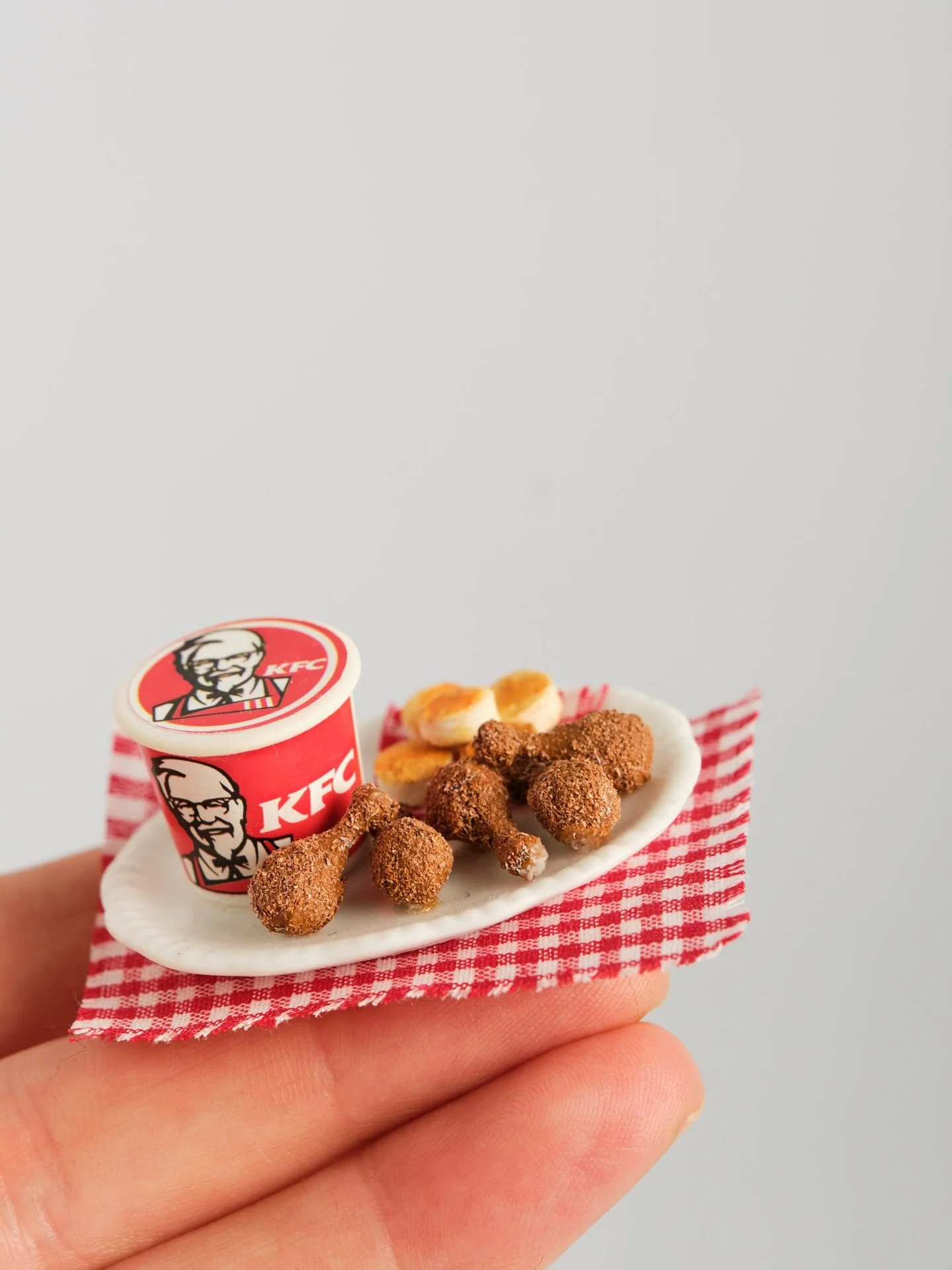 At the recent @kensingtondollshouse Festival, I photographed some incredible miniature food creations. I captured a mix of in-situ shots and set up a small basement studio for clean images.

The level of craftsmanship is inspiring. I can imagine some