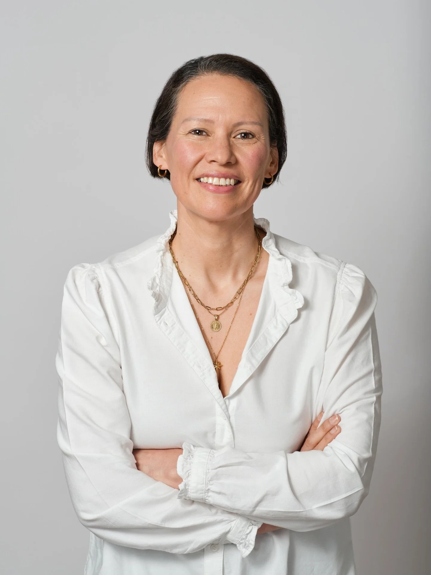 A beautifully minimalist headshot session 🤍 &amp; fourth shoot with Elsa 🤩