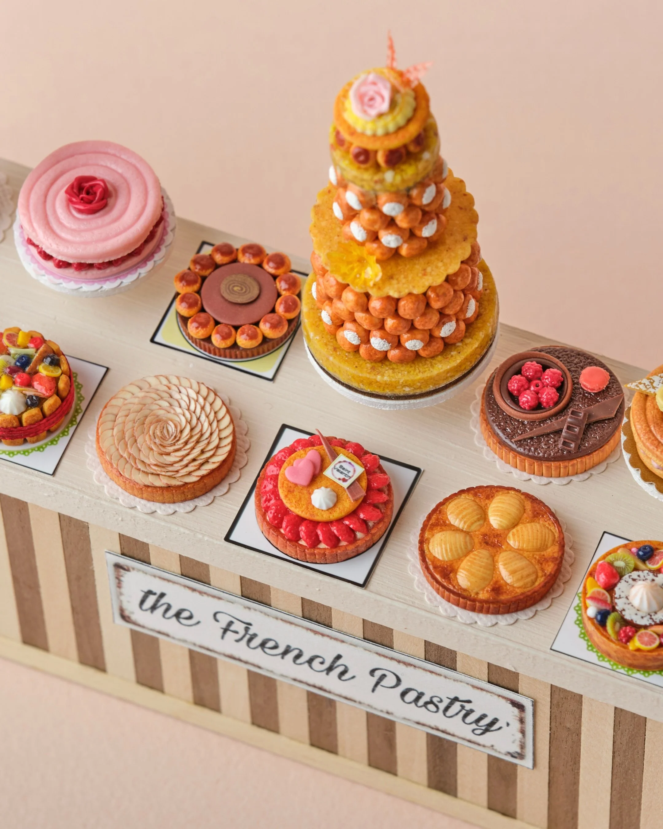 The sweetest miniature food from @kensingtondollshouse festival 

I set up my portable studio to photograph the amazing miniatures (they are actually shot in a windowless basement!). Love these food pieces💕 🍰🍬