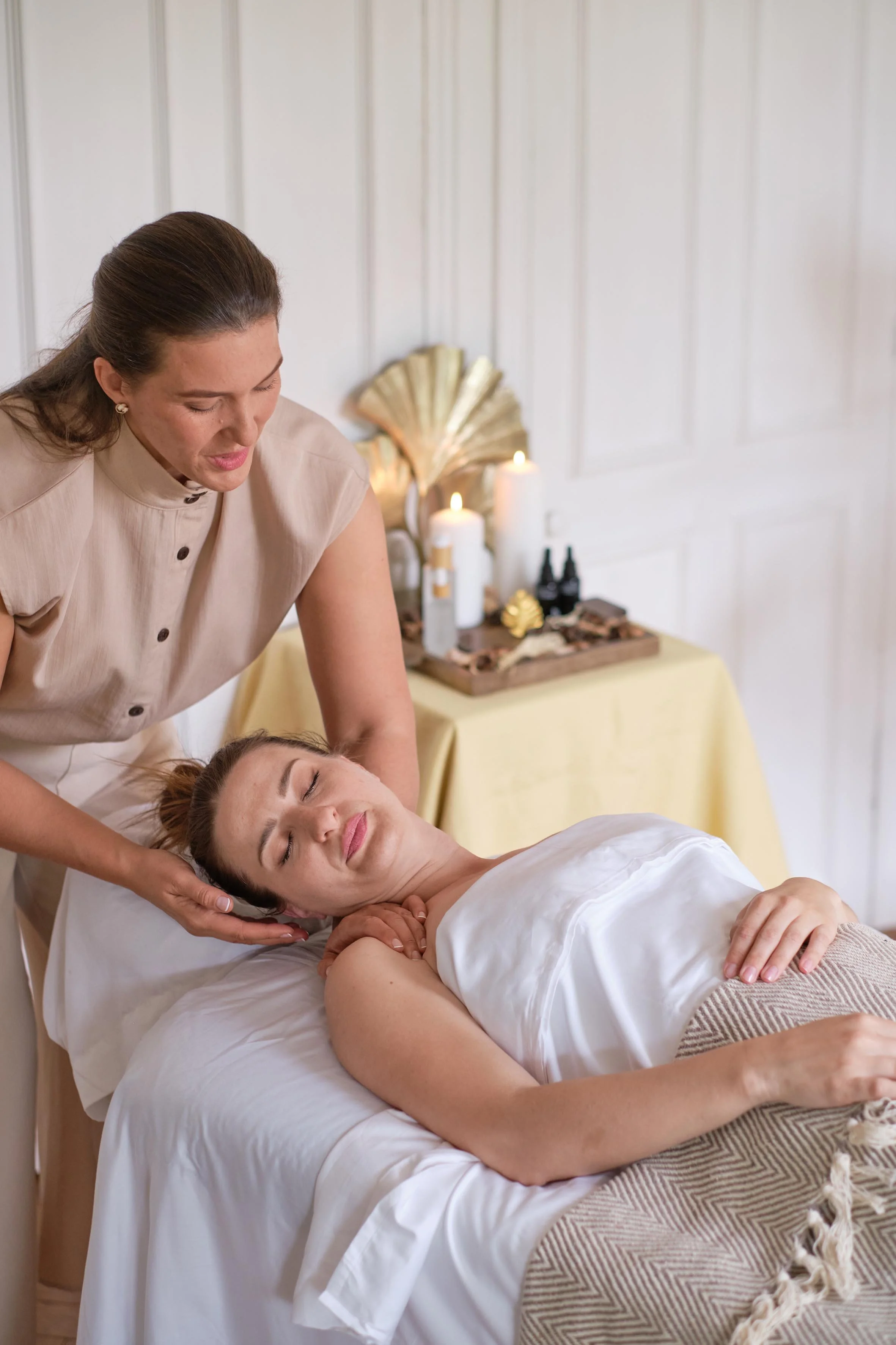 AnnaLachlan  Erica Massage112s.jpg