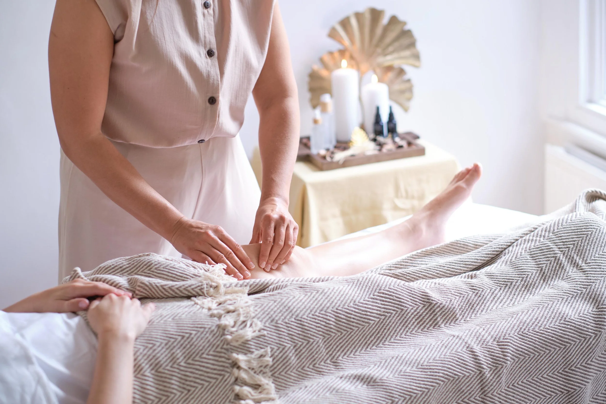 AnnaLachlan  Erica Massage118s.jpg