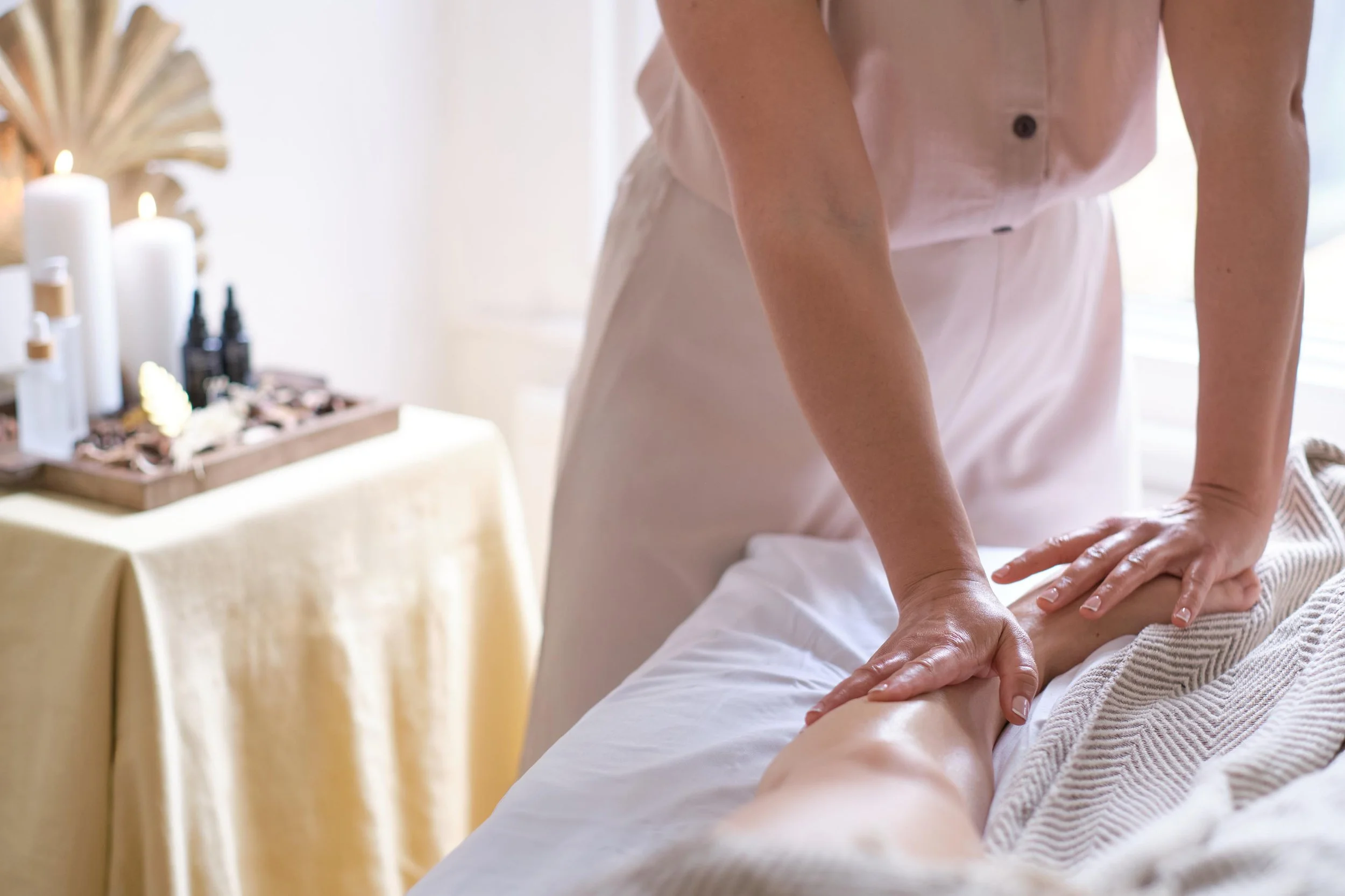 AnnaLachlan  Erica Massage225s.jpg