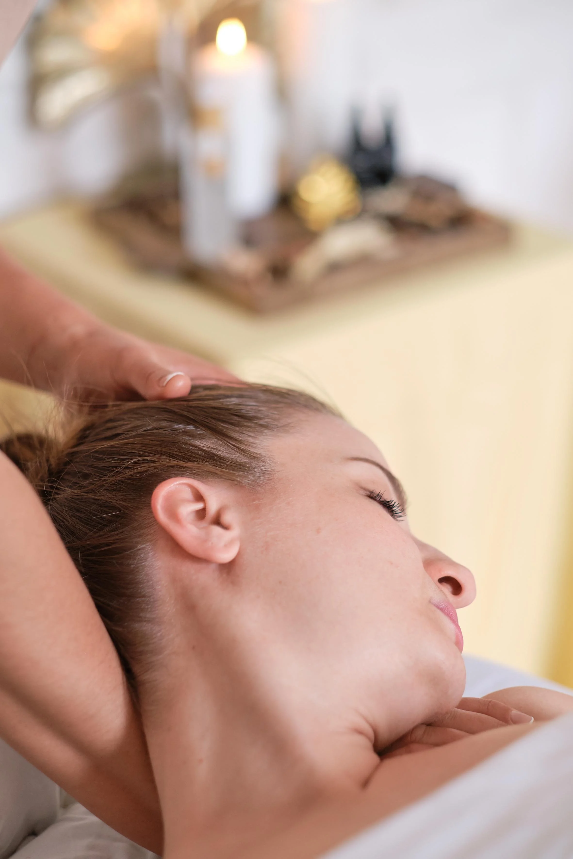 AnnaLachlan  Erica Massage297s.jpg