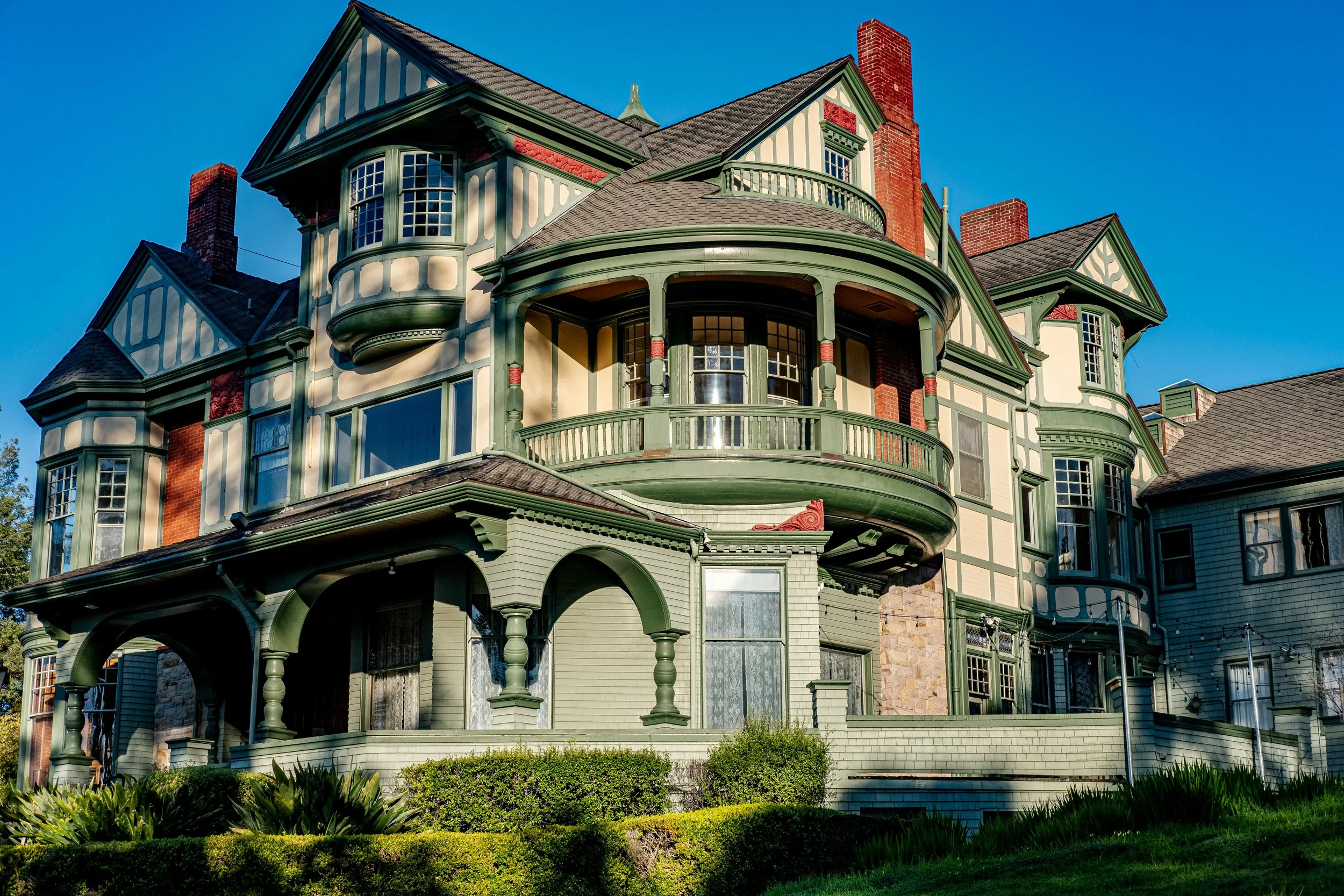 Exterior of an amazing historical home - Villa's Pro Painting Twin Cities