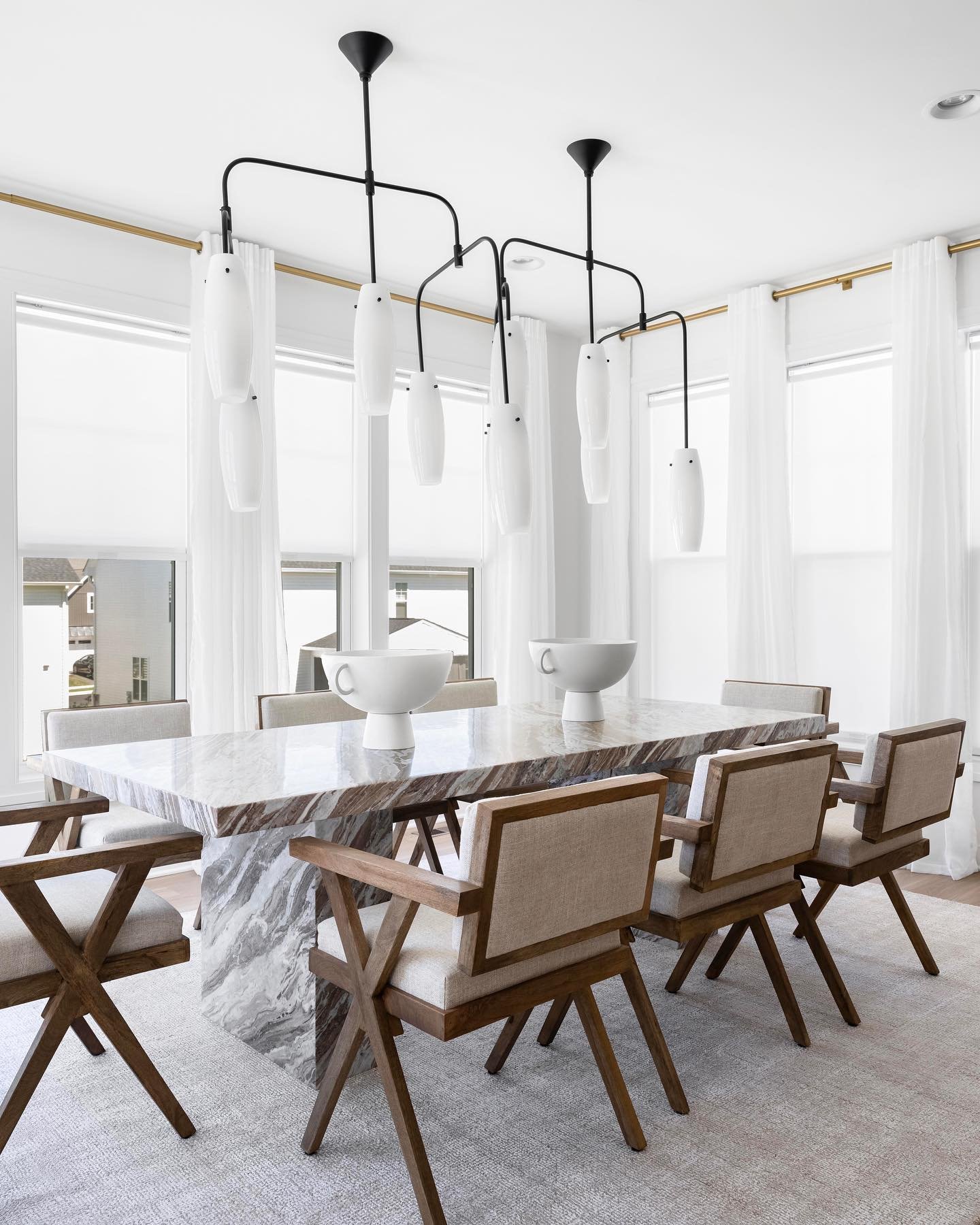 What dining room dreams are made of. 🖤 We&rsquo;ve transformed this space into one that you can&rsquo;t help but want to gather around any night of the week. As designers, that&rsquo;s one of our favorite things: creating spaces that bring people to