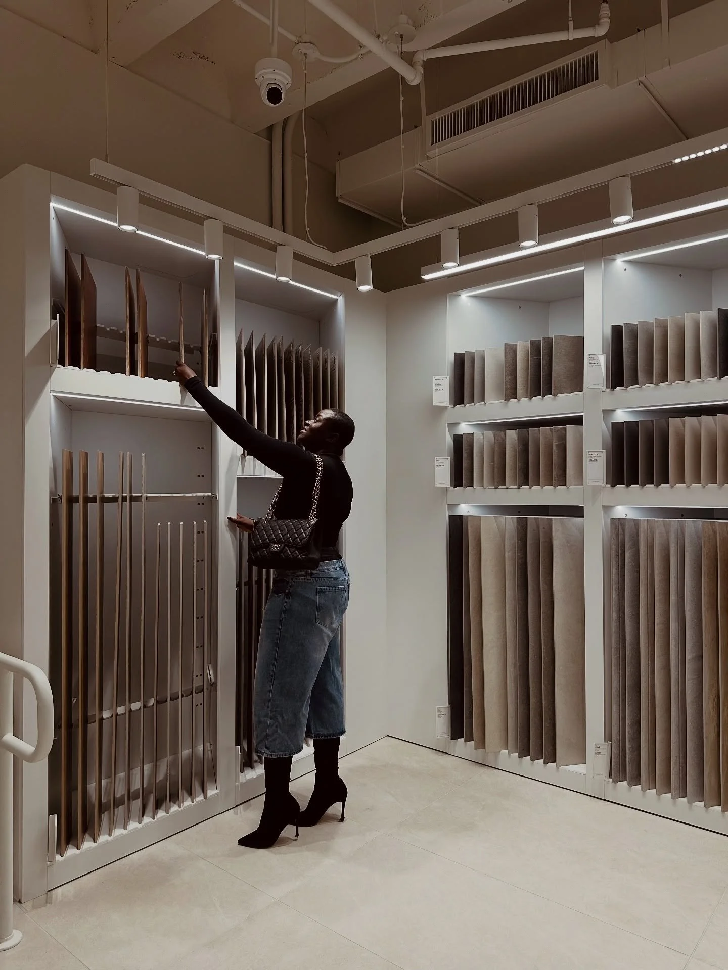 #AD Thank you for coming along with me to explore the new Washington D.C @tilebar  showroom! I&rsquo;ve used TileBar in my design projects for the past 7 years and I&rsquo;m happy to have it close enough to shop and pick up samples in-person for my c