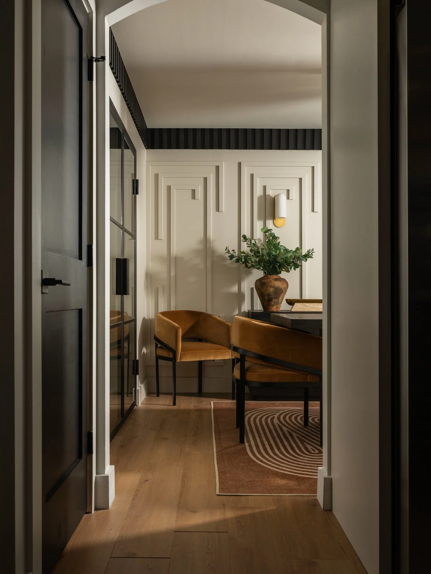 Starting off 2025 string with one of my favorite dining room designs. I urge you to flip back and forth between the before and after to see why i added just the smallest little touches to modernize this dated space.

1. One of the things i did in thi