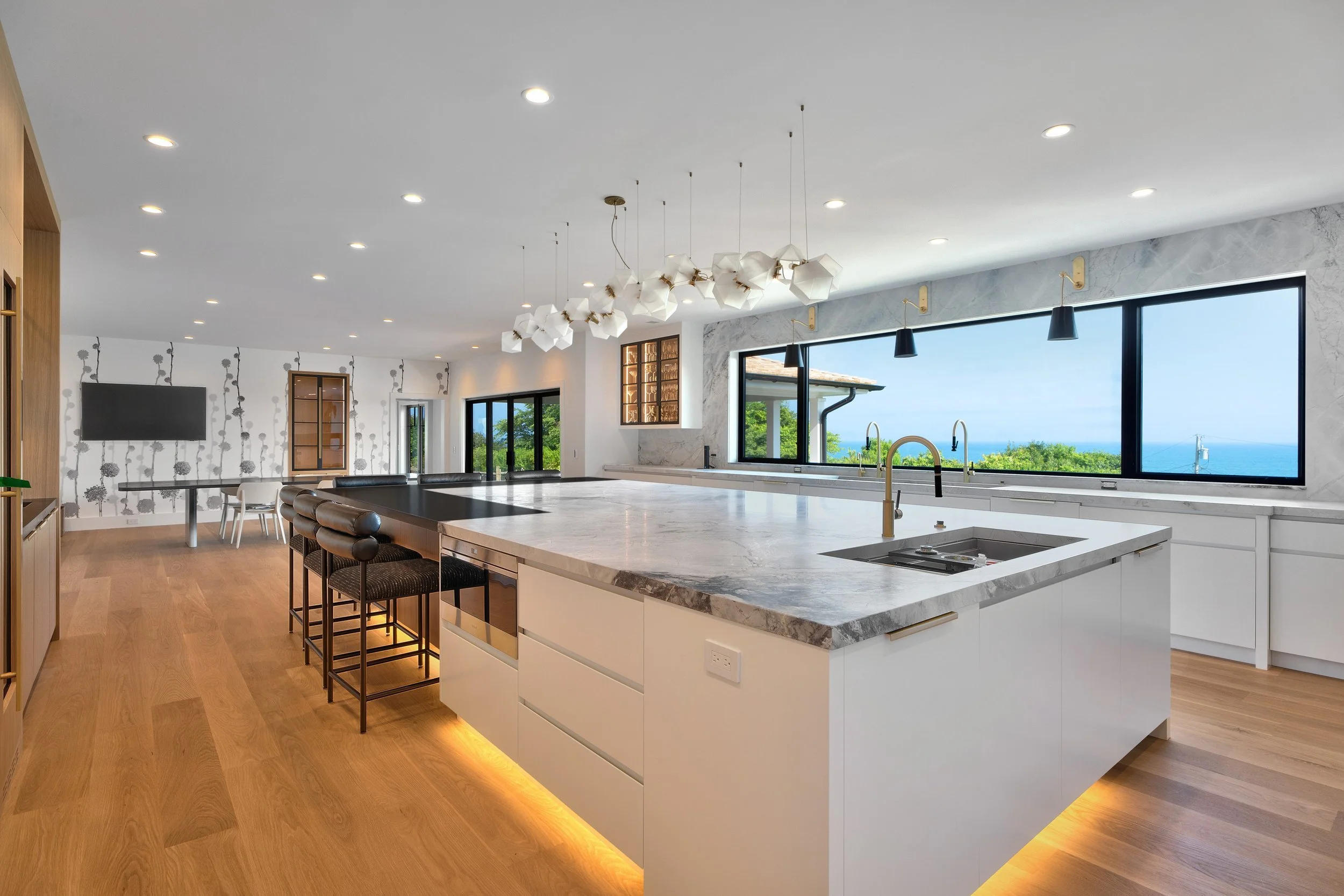 PrintRes_31+-+14+Grant+Dr,+Montauk+-+Kitchen+++Dining (2).jpg