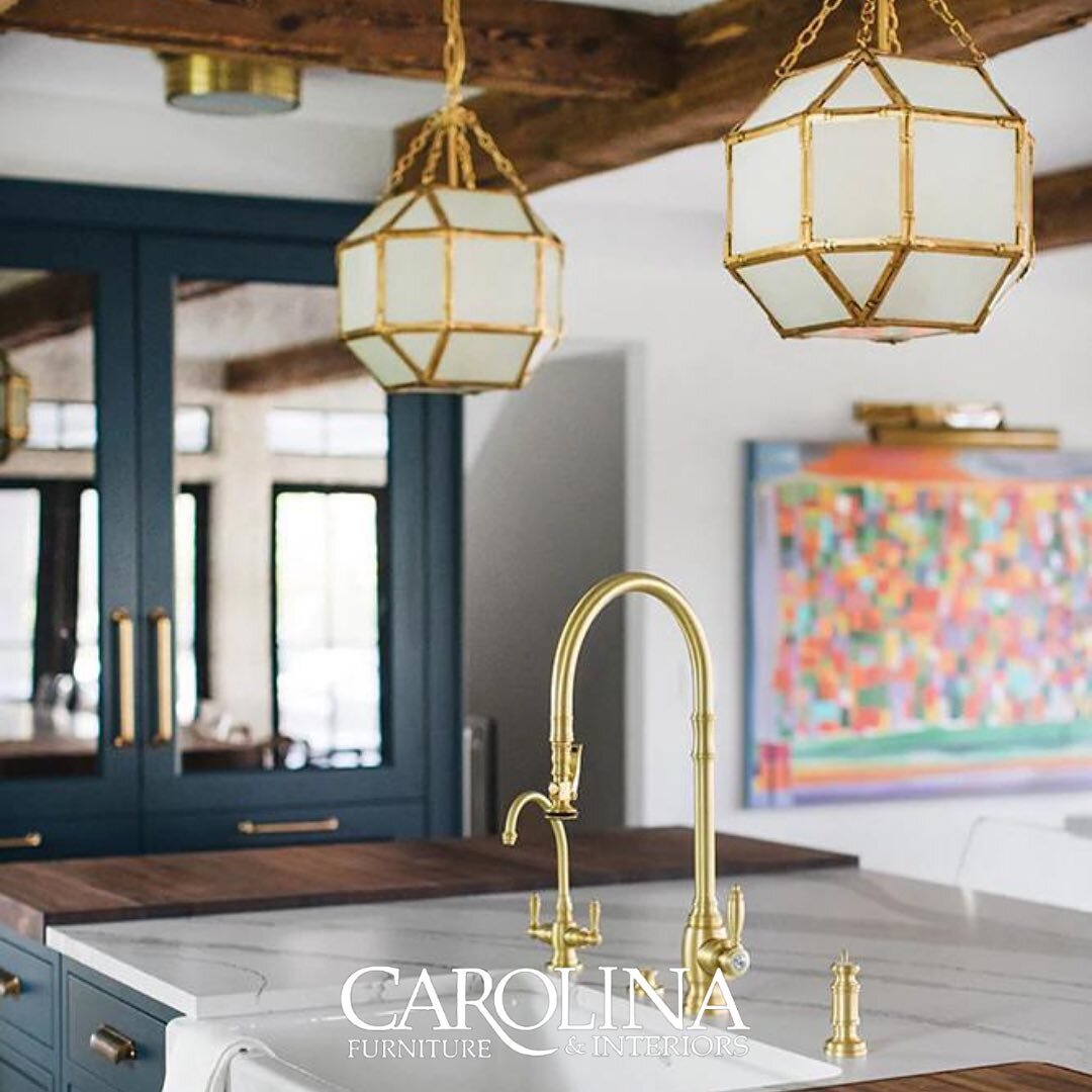 We recommend installing ceiling fixtures 30&quot;-36&quot; from the surface of your kitchen island.

When installing multiple fixtures, the widest part of the fixtures should be spaced a minimum of 30&quot; apart for
optimal airflow, light spread, an