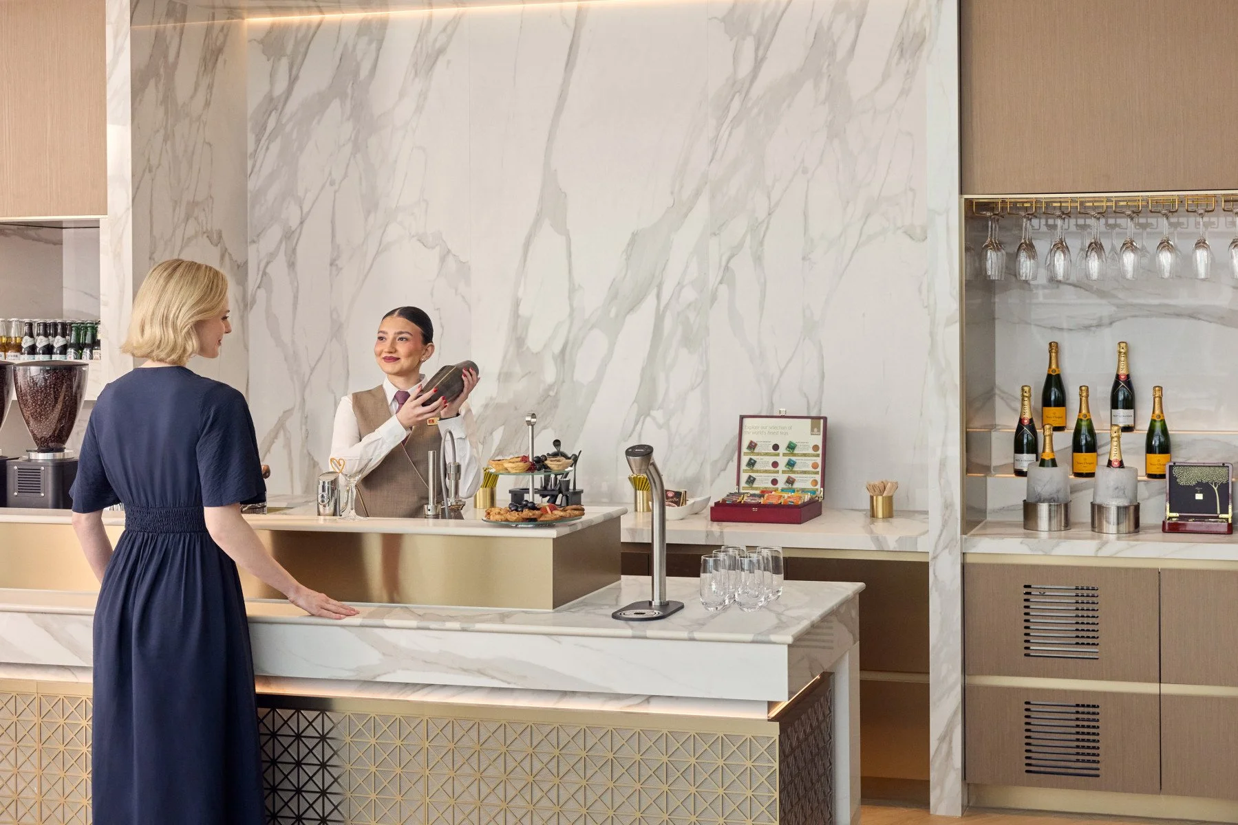 1920_tobymitchell2026_emirates_munichlounge_barista-and-bar-drinks-horizontal_0533-w2_cropped-copy.jpg