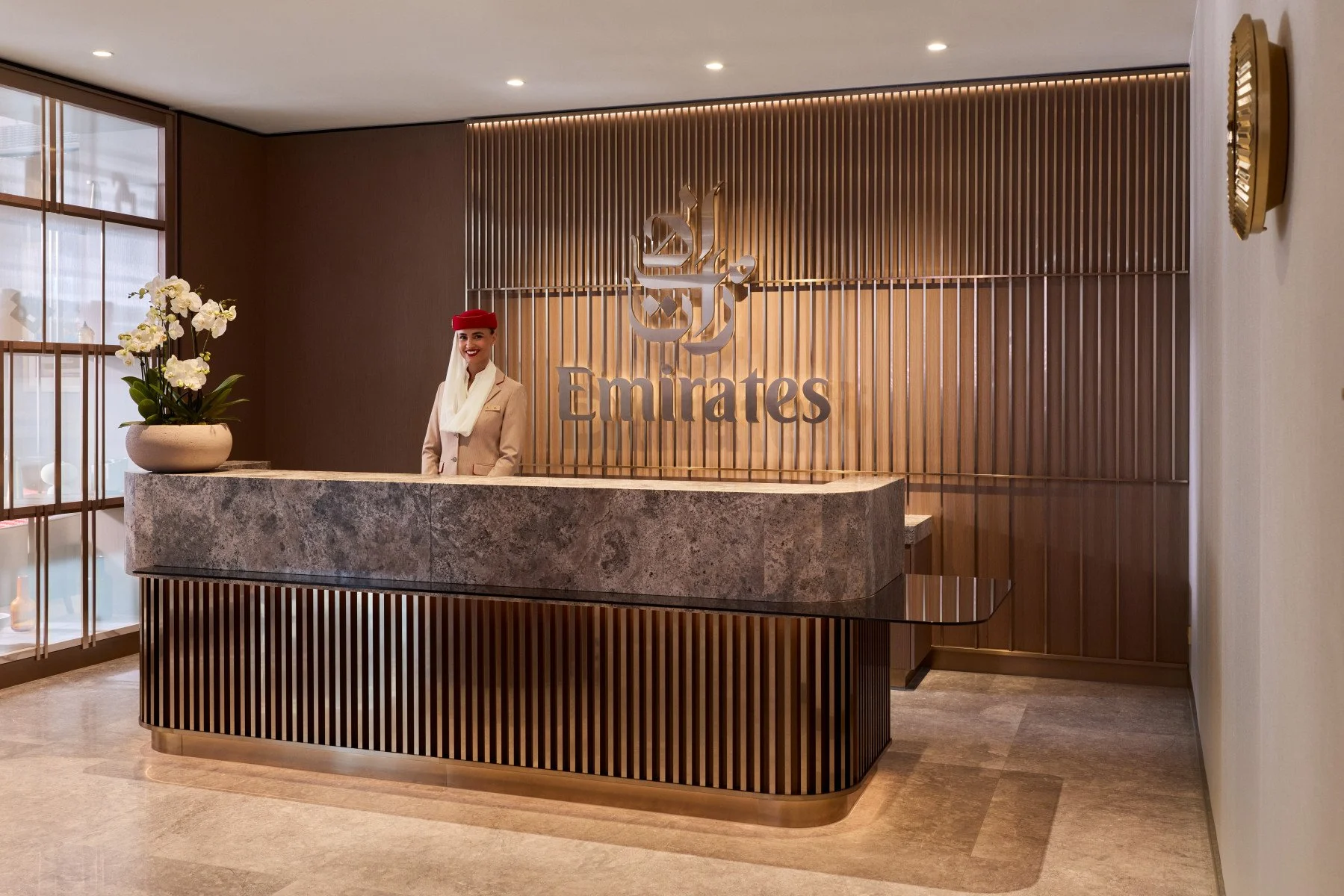 1920_tobymitchell2026_emirates_munichlounge_reception-desk-horizontal_0081-f-rgb-copy.jpg