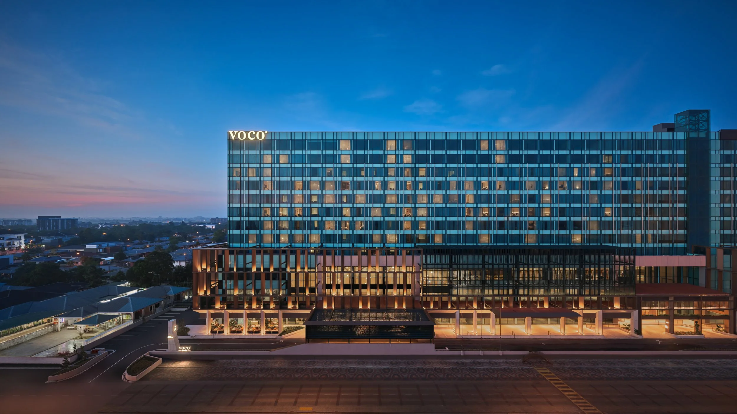 IHG_VocoKCH_P1_HotelExterior_01_lowres.jpg