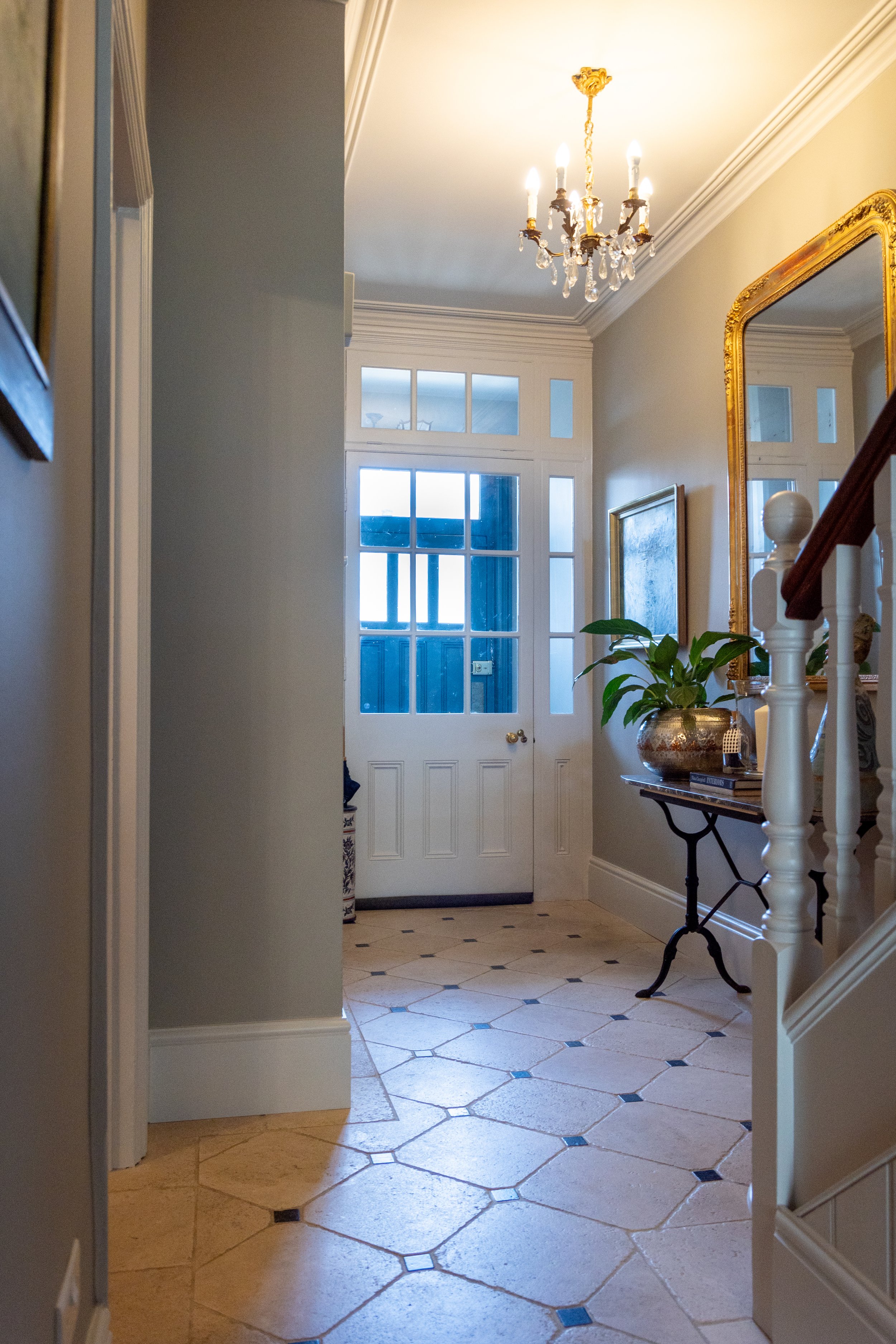 10-ENTRANCE HALL.jpg