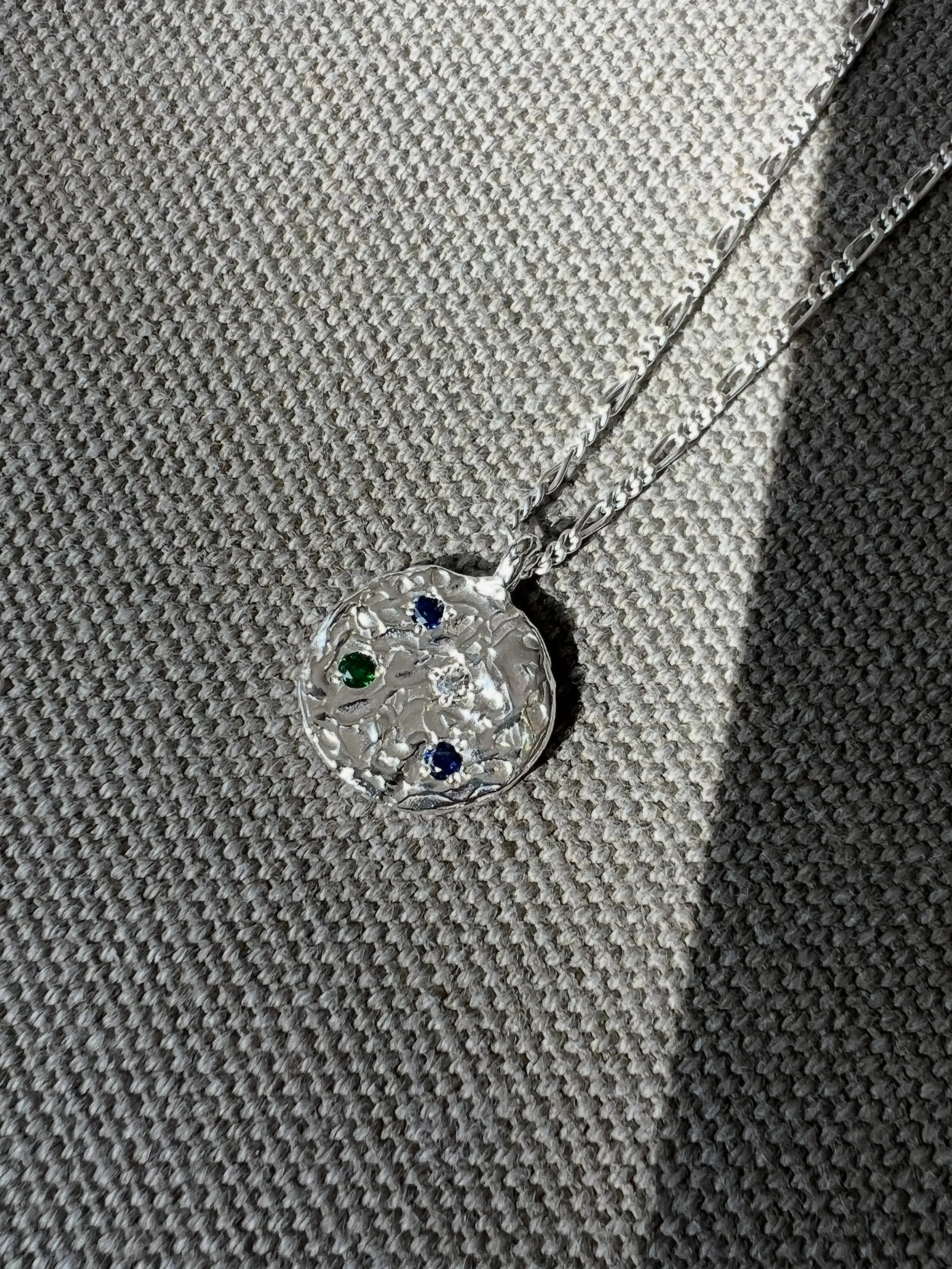 A special custom piece for Courtney. 4 stones to represent her family ✨