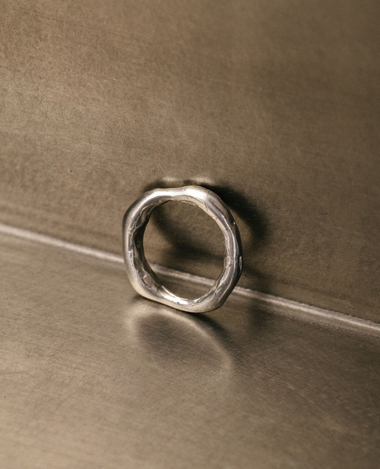 The fold ring 2, on the website in silver.