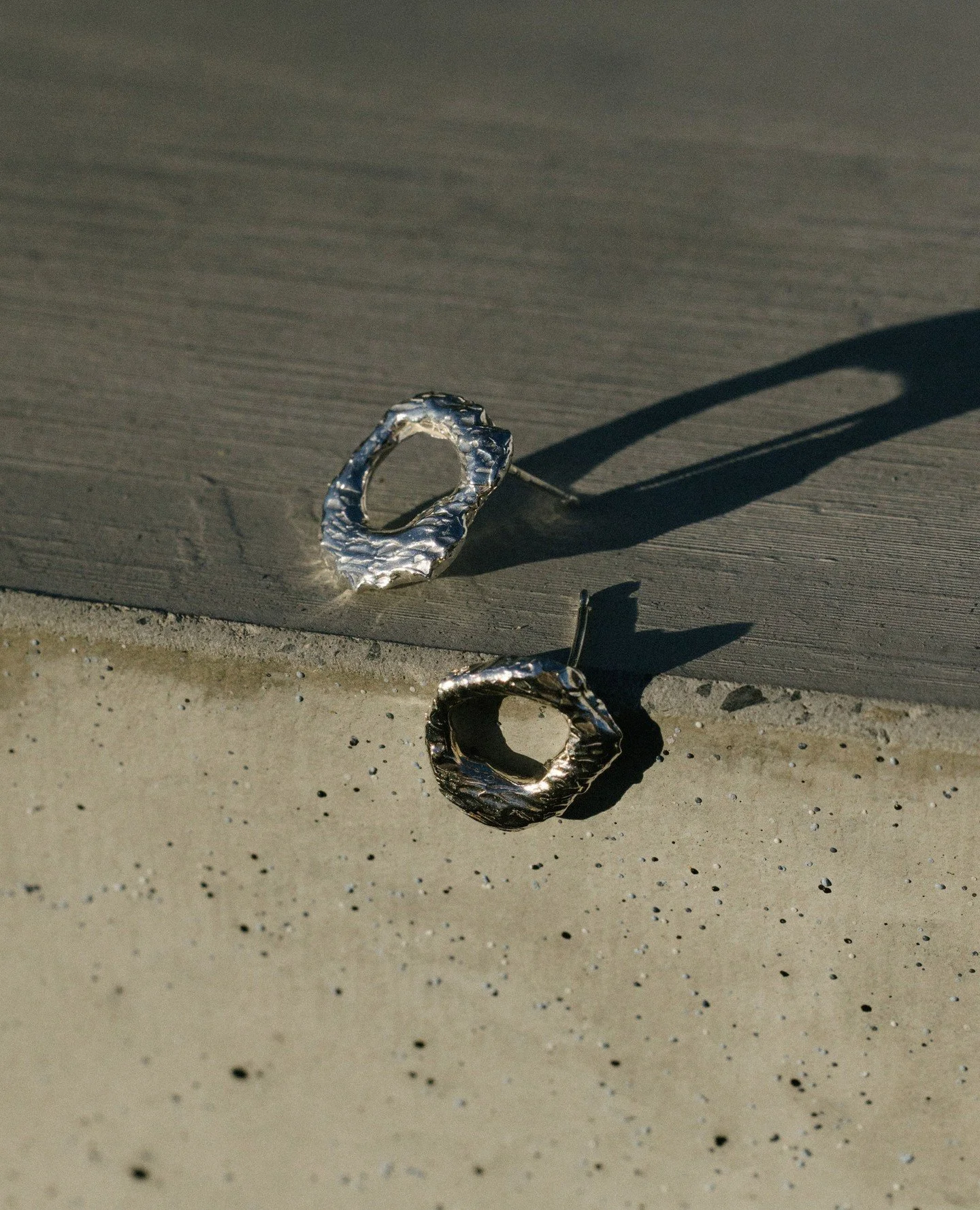 Silver earrings sunbaking 🌞