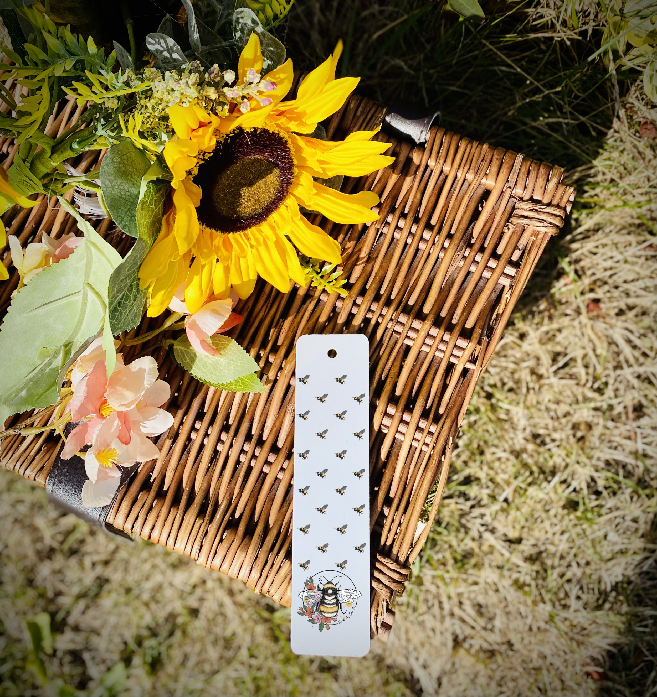 bee bookmark sweet.png