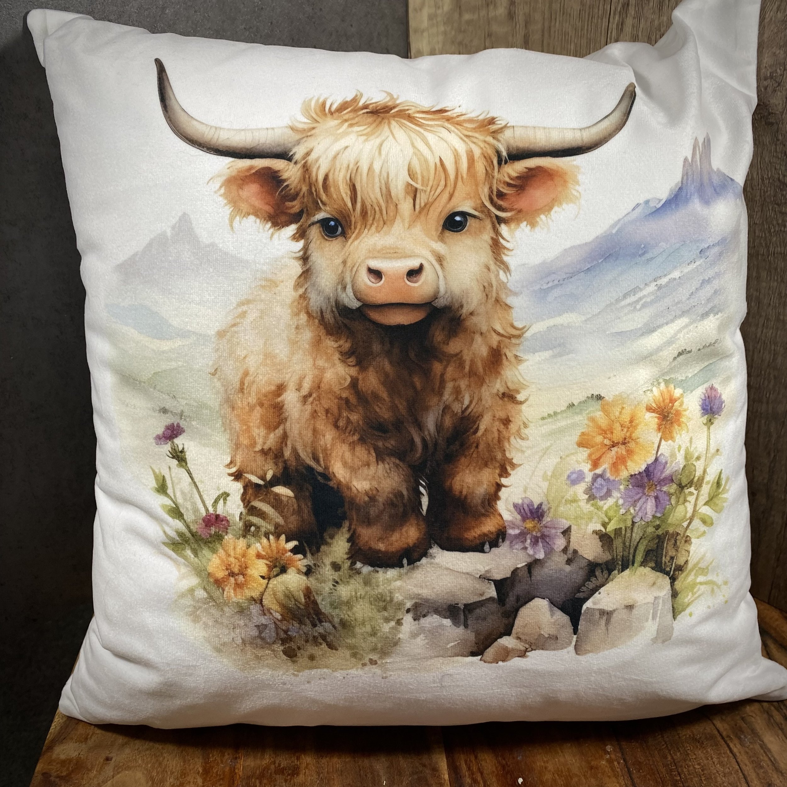 Cutie Highland Cow Cushion.jpg