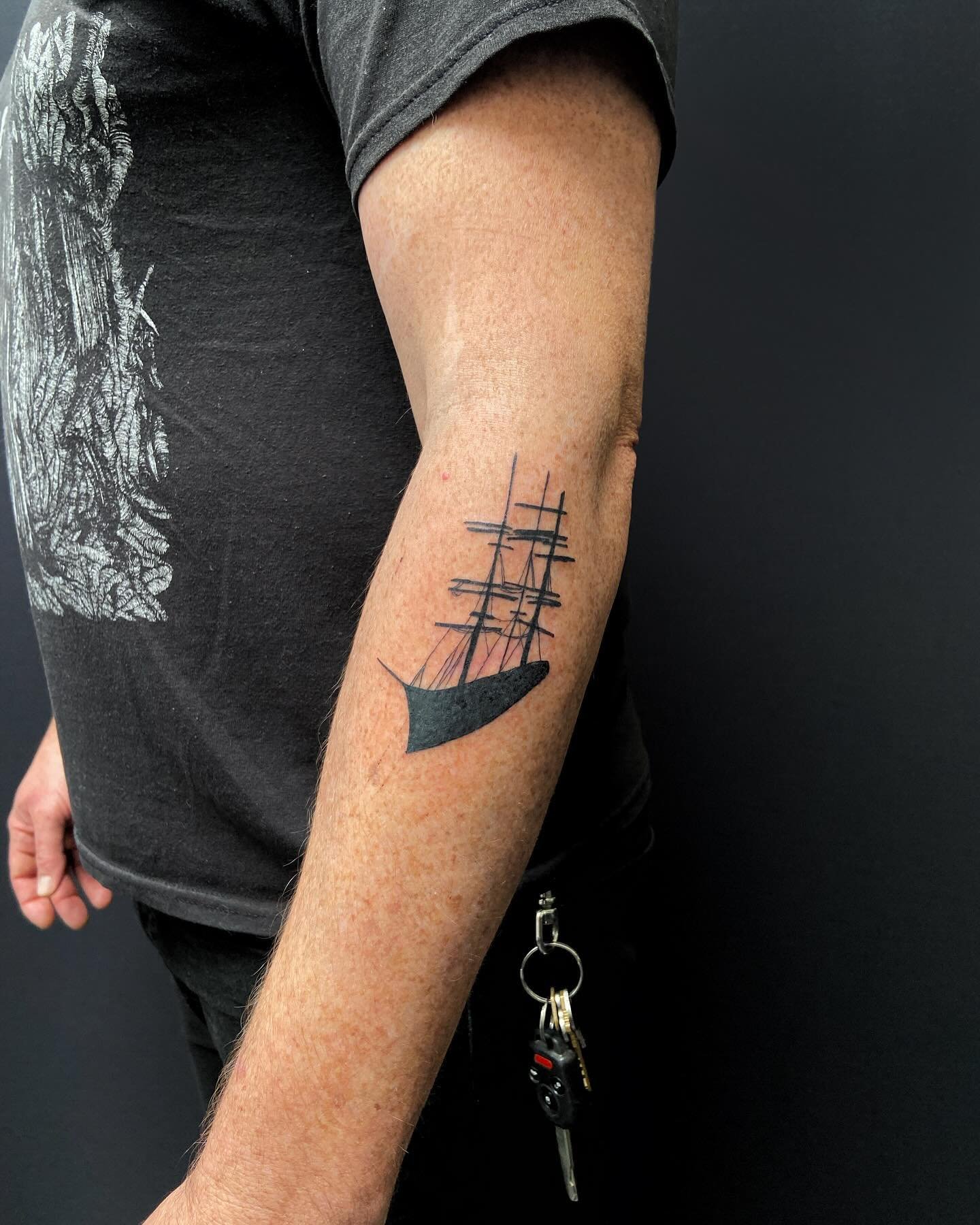 Jonny&rsquo;s friend drew these sick designs and then i got to tattoo them!! thank you!!
.
.
.
.
.
.
.
.
.
.
.
#blkttt #highcontrast #bayareatattoo #finelinetattoo