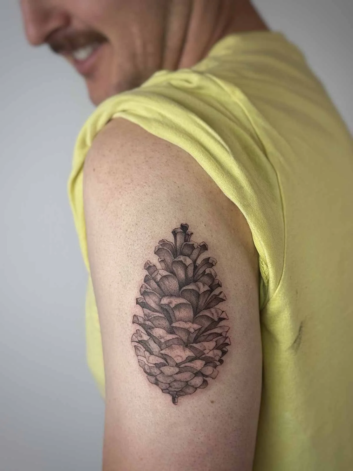 Whiskie - Lea - Tattoo Microrealism - pinecone tattoo - 01.jpg