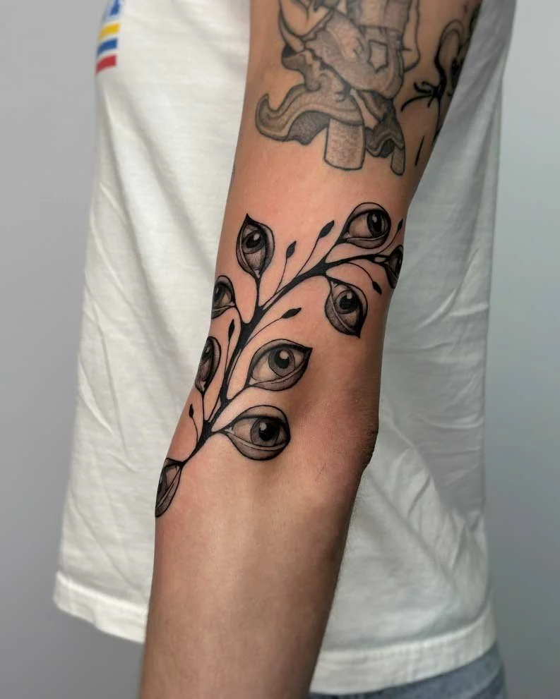 Surreal tattoo by Kuya (@kuya.tattoos) Tattoo of a tree with branches made of eye illustrations done at top-rated tattoo studio the Bay Area, Dark Water.
